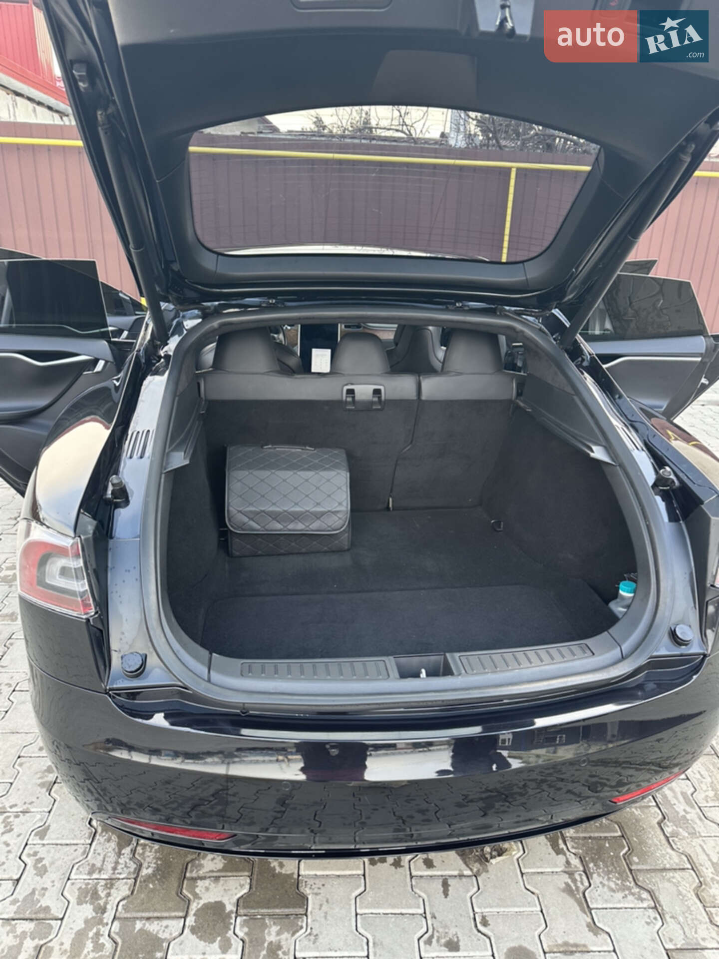 Tesla Model S 2017 VIN 5YJSA1E20HF208205 фото оголошення 5 з 8
