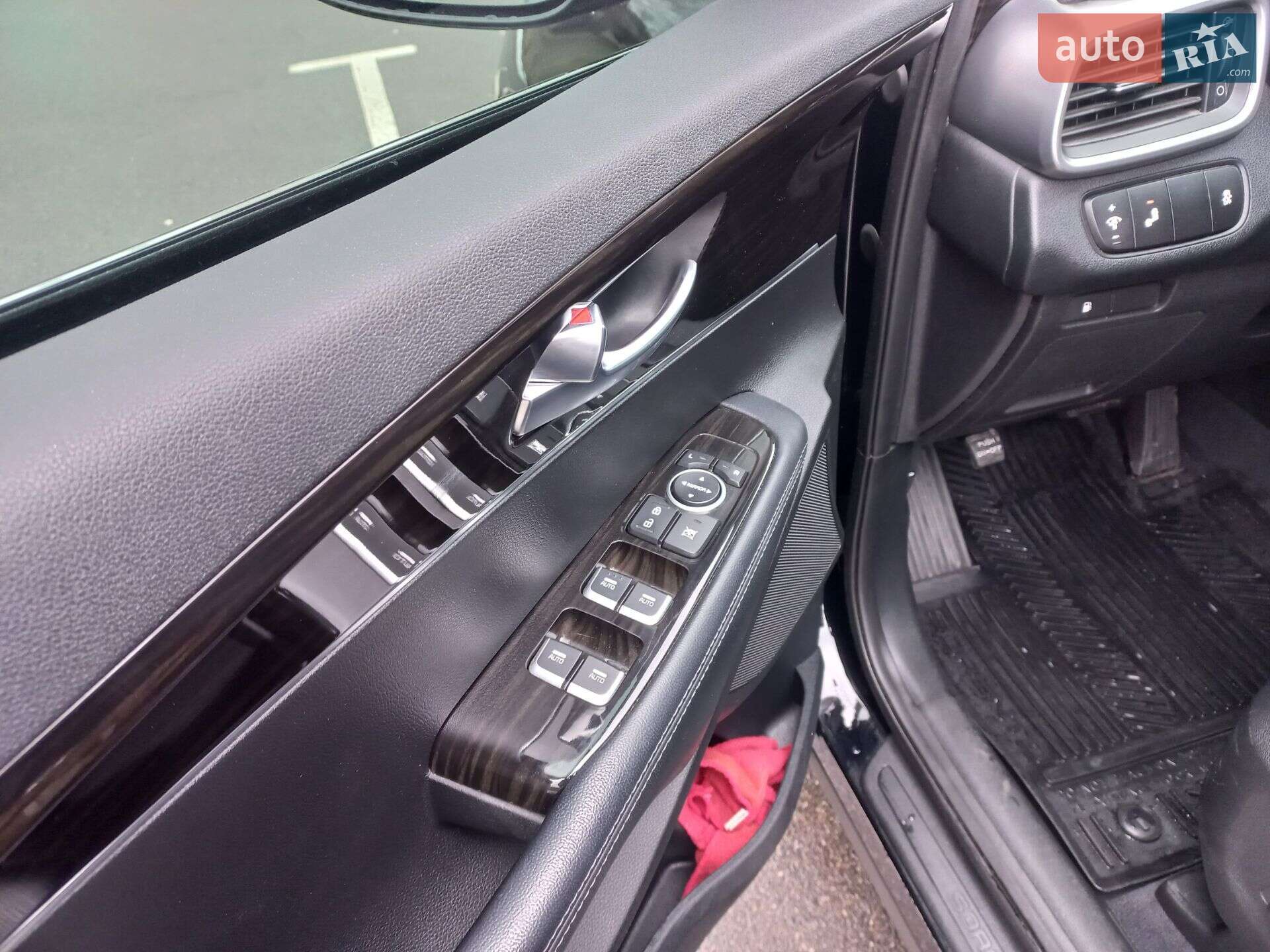 Kia Sorento 2019 VIN 5XYPGDA53KG591224 фото оголошення 17 з 43