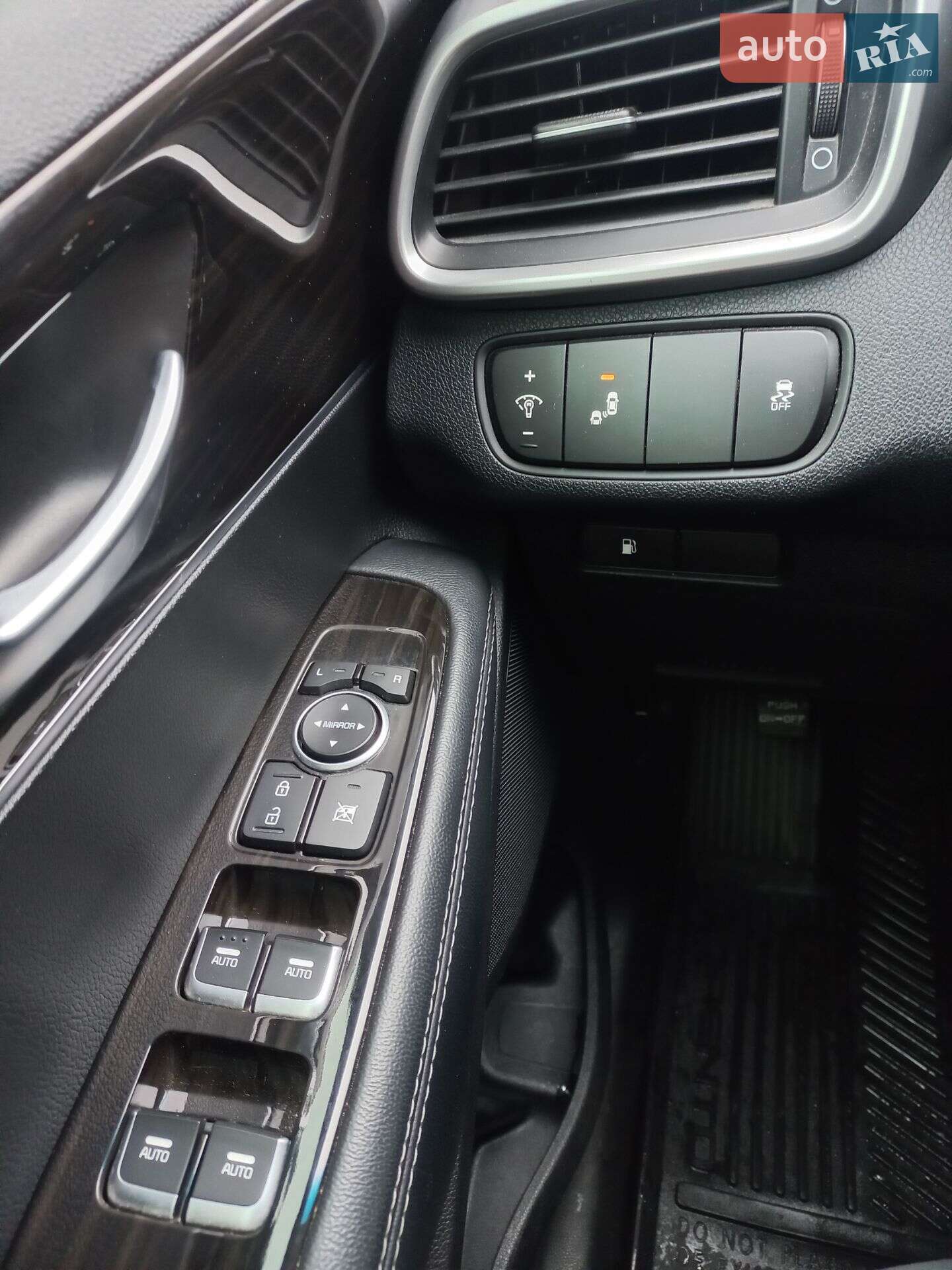 Kia Sorento 2019 VIN 5XYPGDA53KG591224 фото оголошення 32 з 43