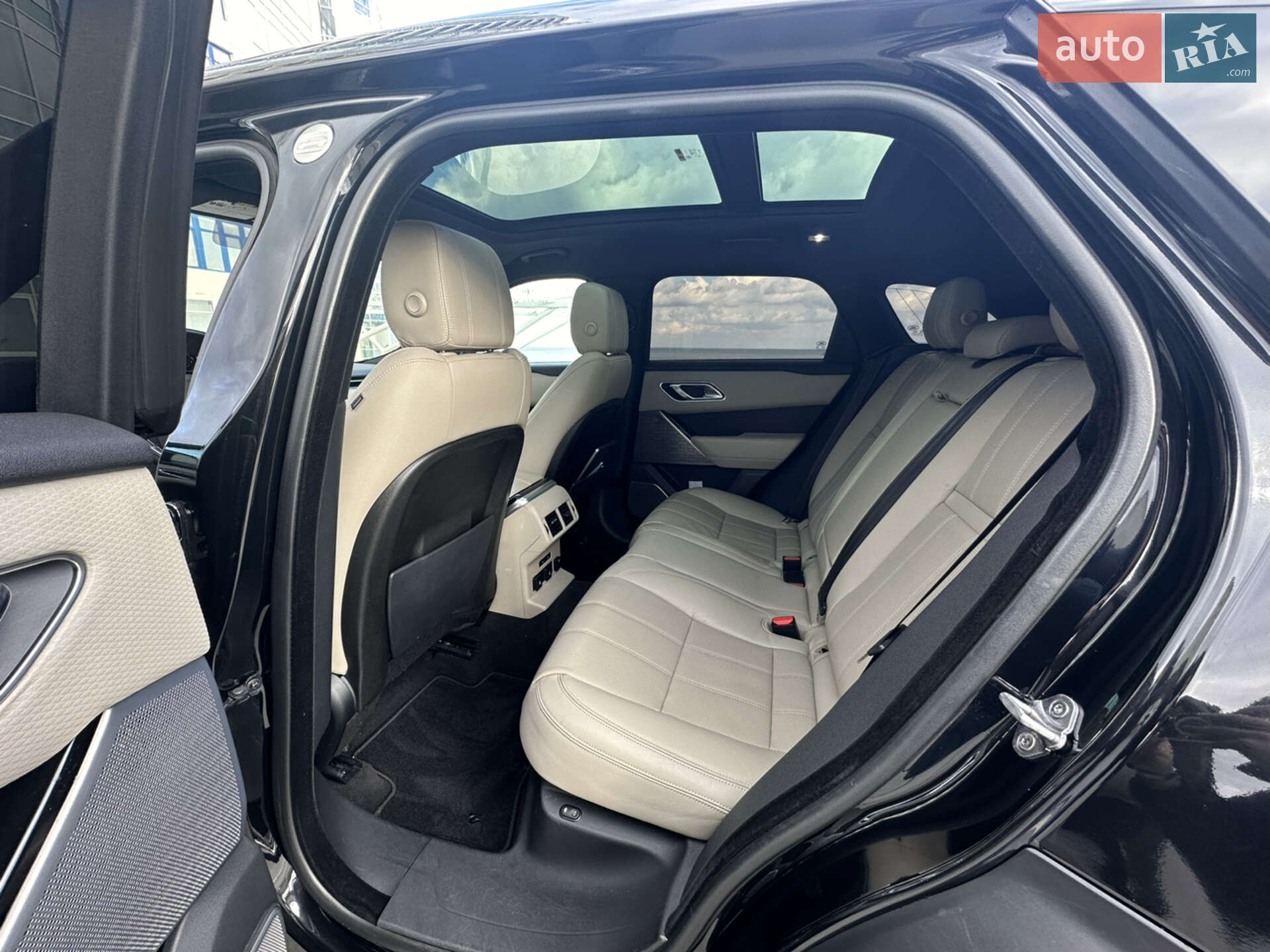 Land Rover Range Rover Velar 2017 VIN SALYL2RX8JA741989 фото оголошення 13 з 18