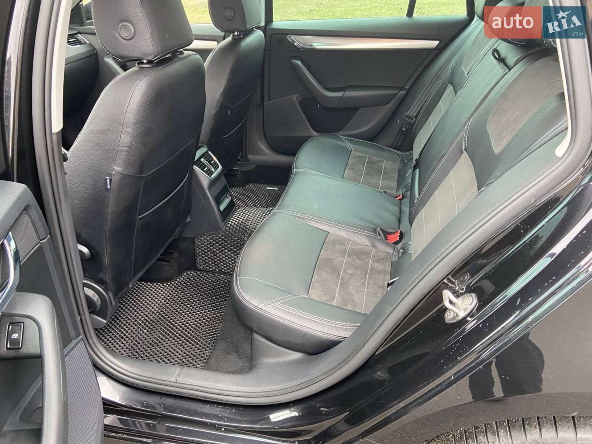 Skoda Octavia 2017 VIN TMBJJ7NEXJ0190454 фото оголошення 19 з 21