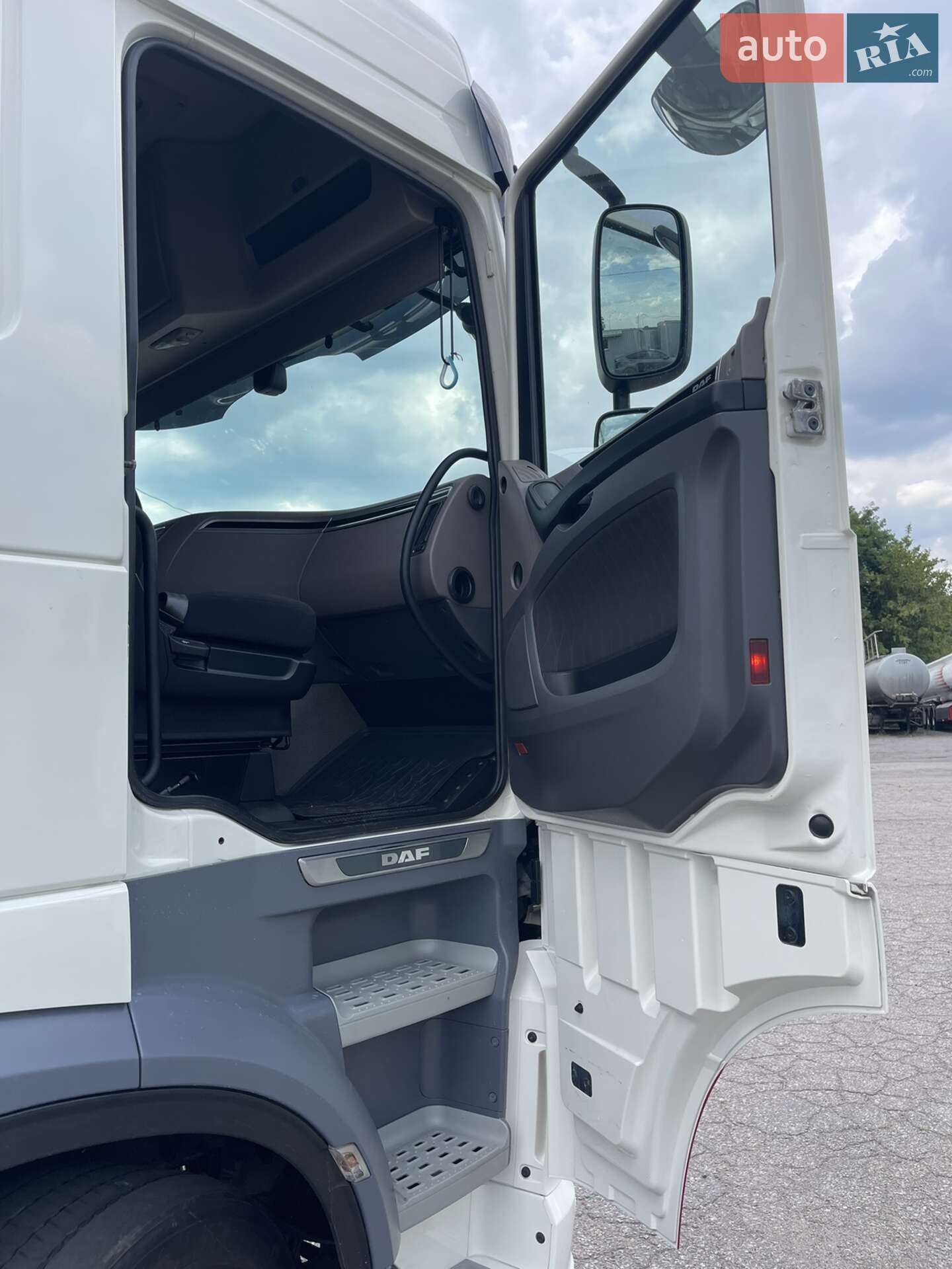 DAF XF 106 2017 VIN XLRTEH4300G174559 фото оголошення 30 з 34
