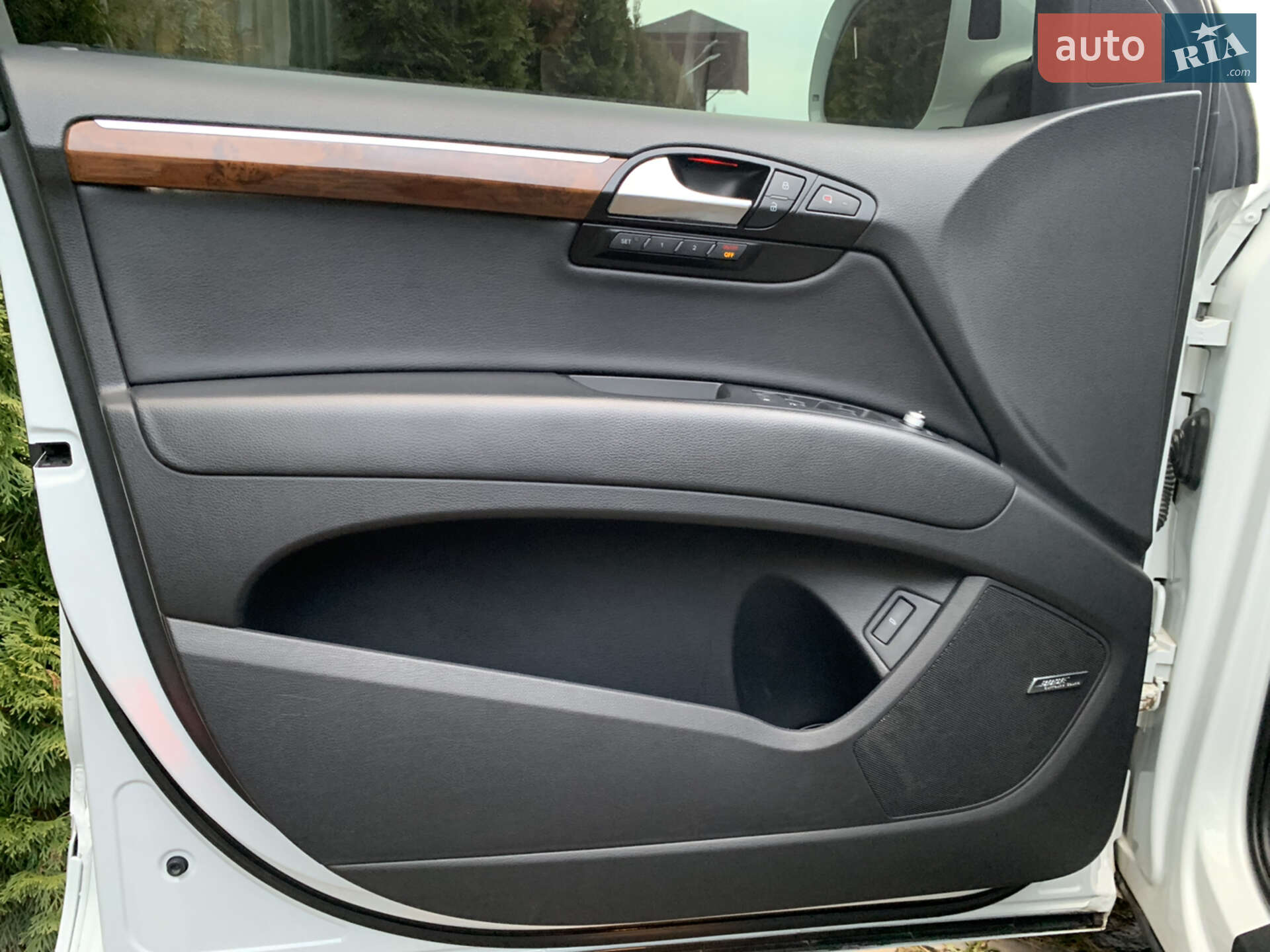 Audi Q7 2013 VIN WA1LMAFE8DD016692 фото оголошення 32 з 114