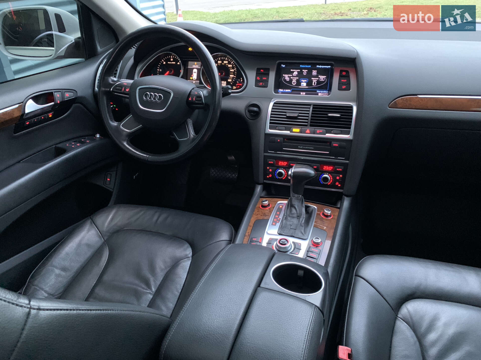 Audi Q7 2013 VIN WA1LMAFE8DD016692 фото оголошення 26 з 114