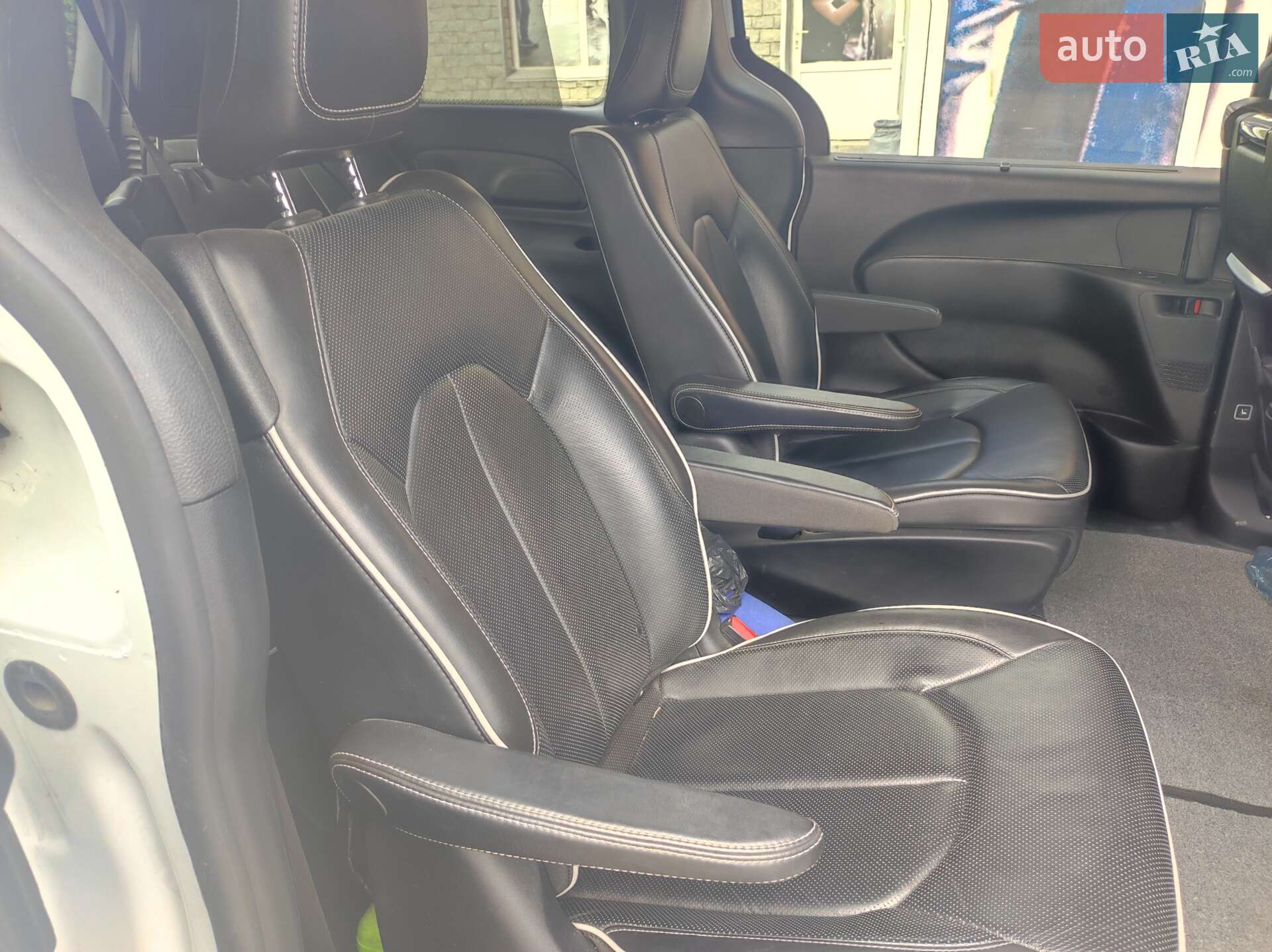 Chrysler Pacifica 2019 VIN 2C4RC1N70KR645539 фото оголошення 4 з 25