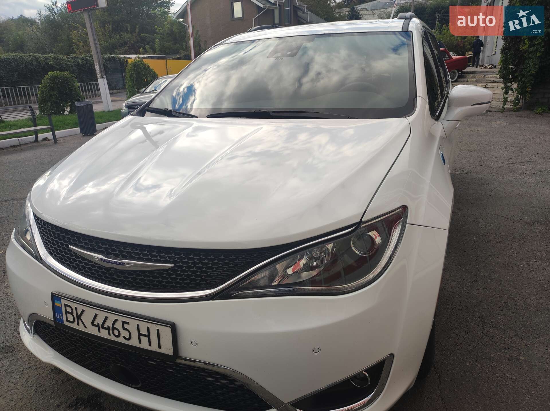 Chrysler Pacifica 2019 VIN 2C4RC1N70KR645539 фото оголошення 9 з 25