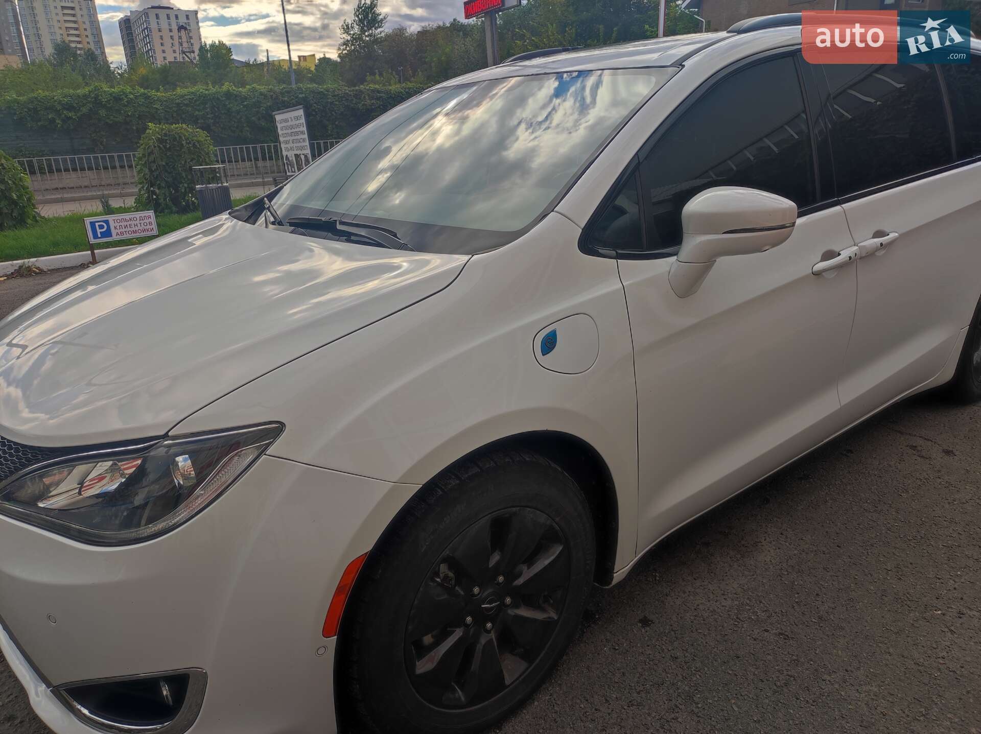 Chrysler Pacifica 2019 VIN 2C4RC1N70KR645539 фото оголошення 10 з 25