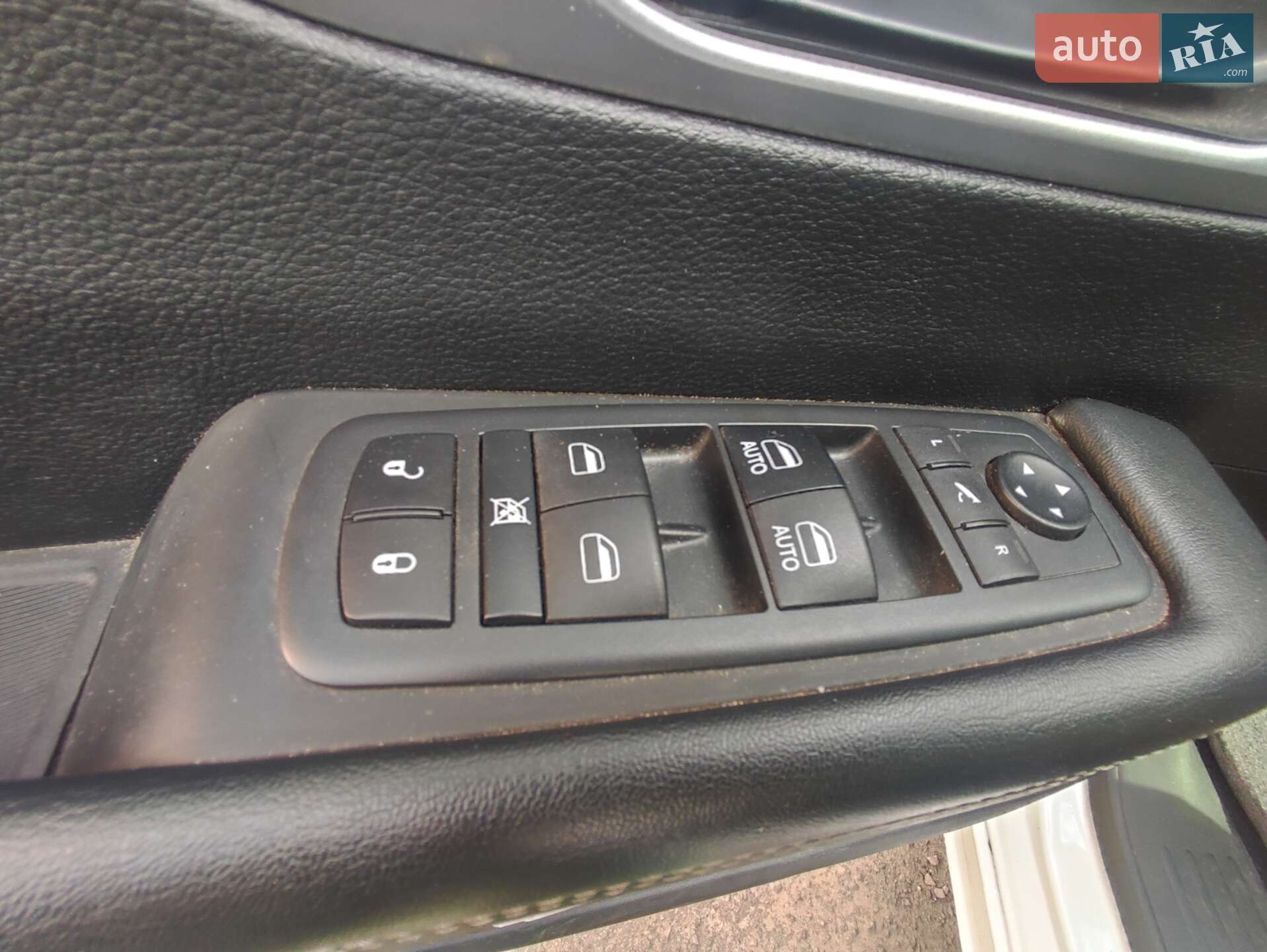 Chrysler Pacifica 2019 VIN 2C4RC1N70KR645539 фото оголошення 17 з 25