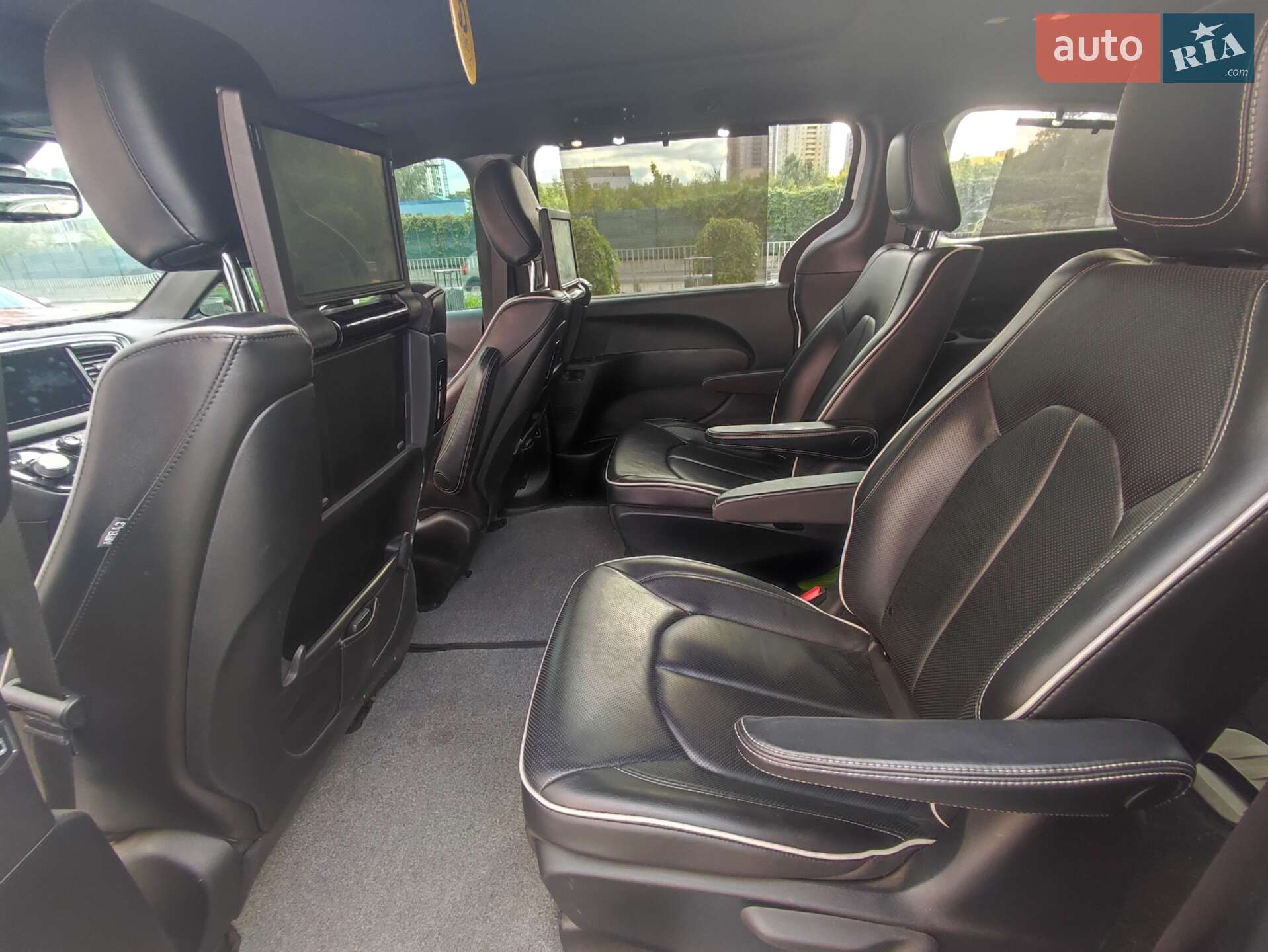 Chrysler Pacifica 2019 VIN 2C4RC1N70KR645539 фото оголошення 19 з 25