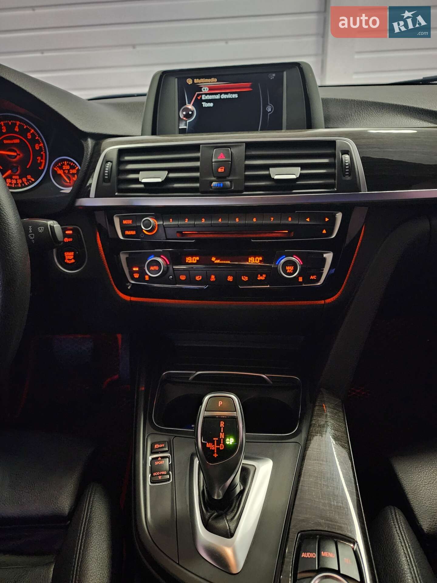 BMW 3 Series 2016 VIN WBA8E9G58GNU30234 фото оголошення 13 з 17