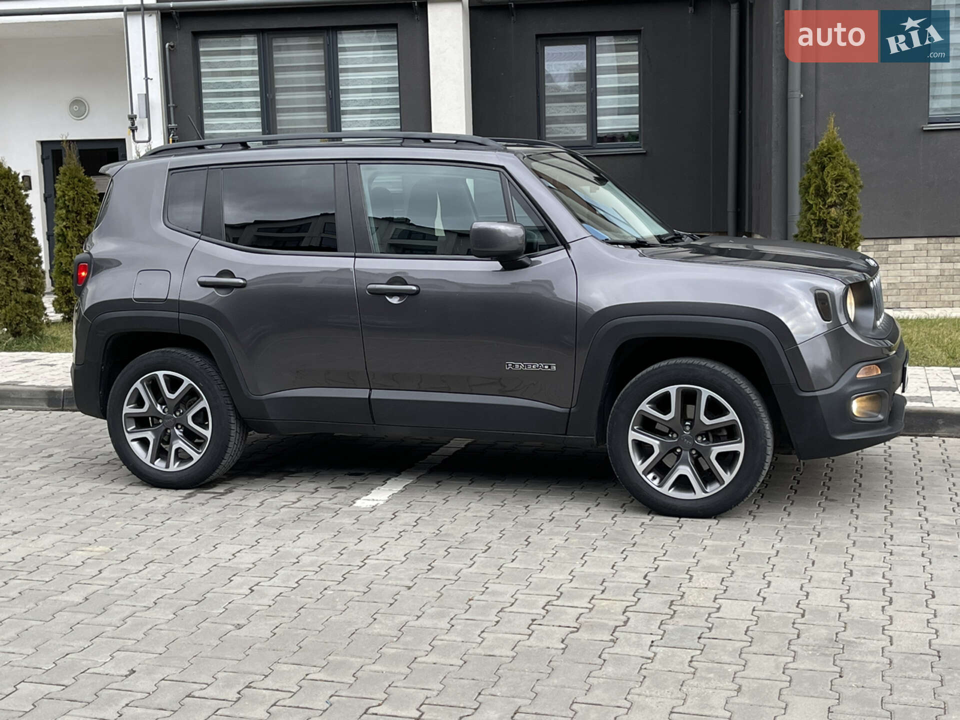 Jeep Renegade 2017 VIN ZACCJBBB0HPF19849 фото оголошення 9 з 37