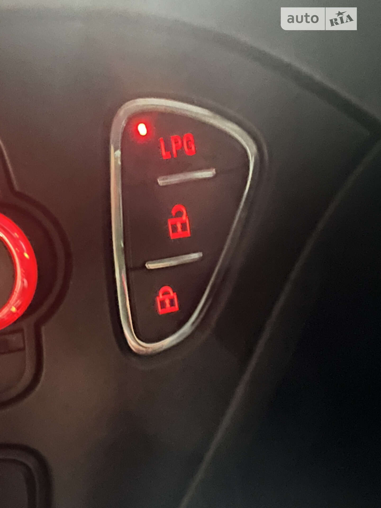 Opel Corsa 2016 VIN W0L0XEP68G4312701 фото оголошення 4 з 10