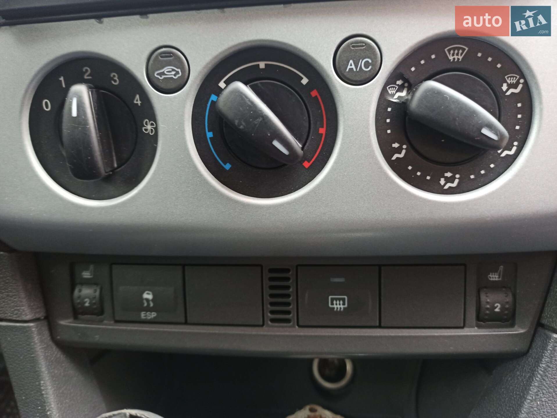 Ford Focus 2006 VIN WF0WXXGCDW6B12504 фото оголошення 2 з 15