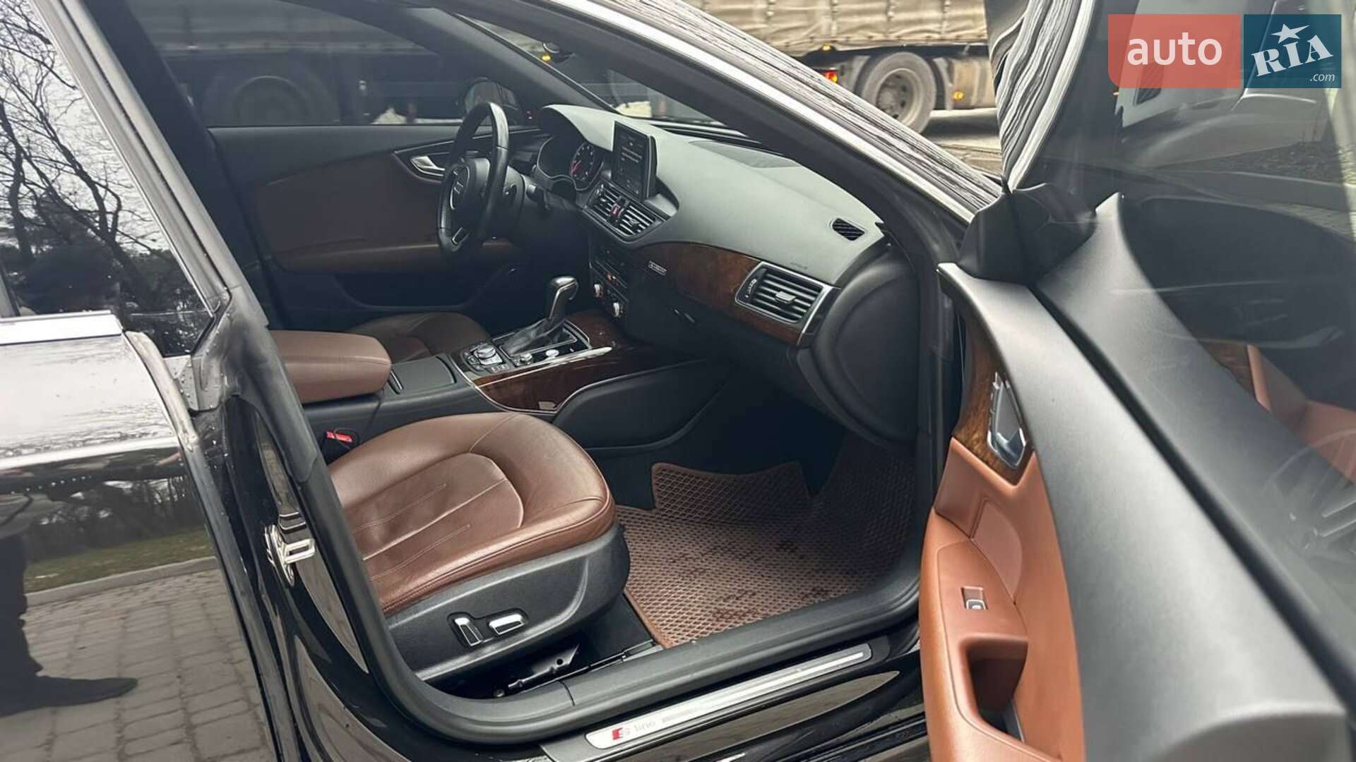 Audi A7 Sportback 2015 VIN WAUWGAFC5GN010742 фото оголошення 18 з 33