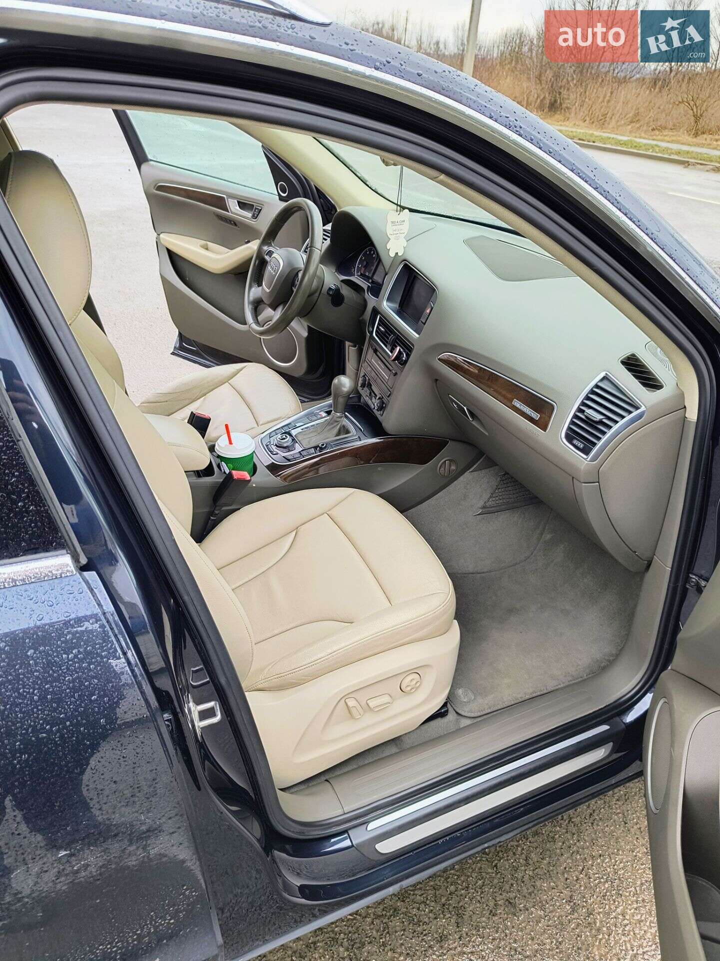 Audi Q5 2011 VIN WA1LFAFP1CA016481 фото оголошення 2 з 21