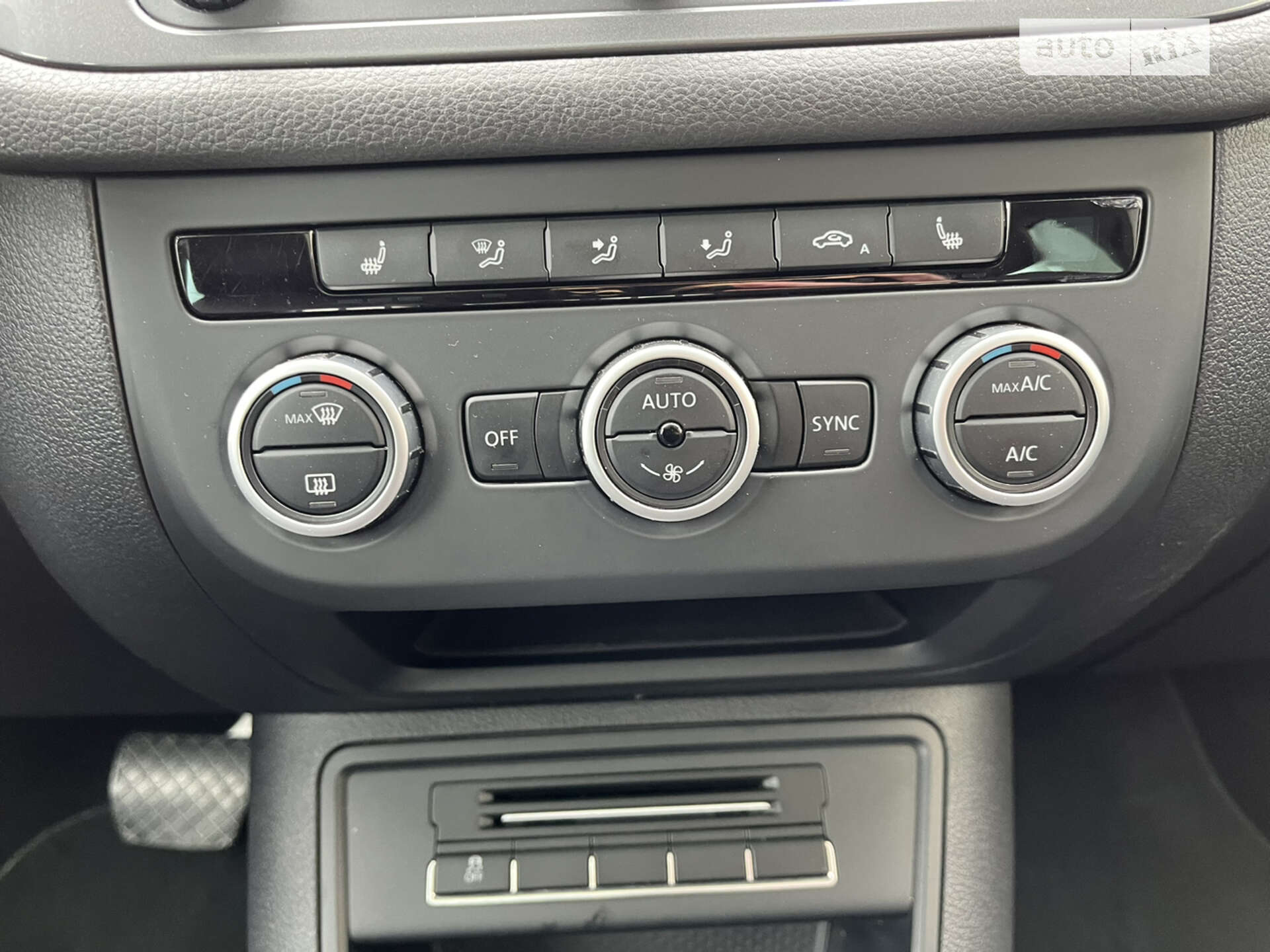 Volkswagen Tiguan 2015 VIN WVGAV7AX0FW569197 фото оголошення 14 з 24