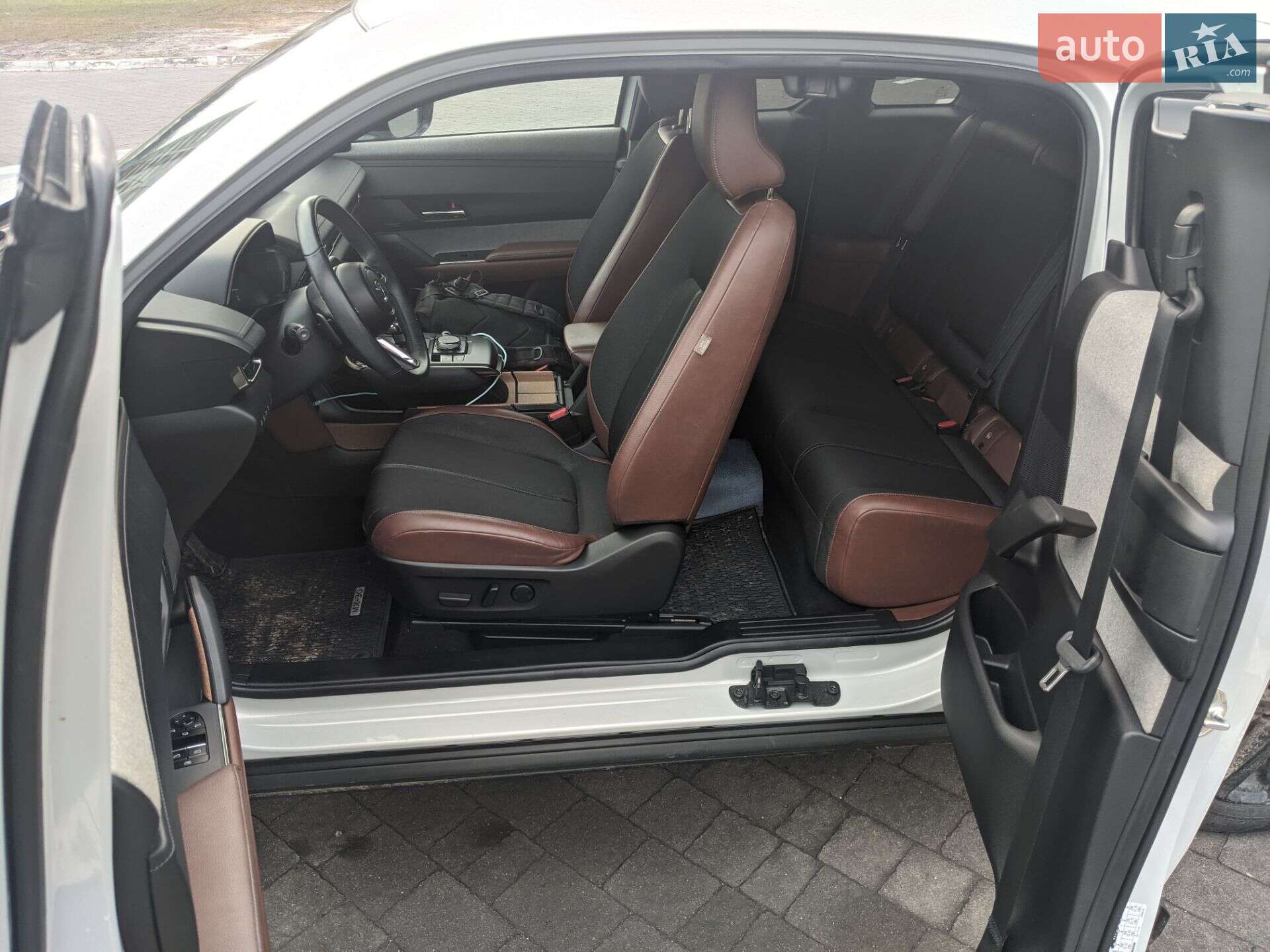 Mazda MX-30 2020 VIN JMZDR1WBJ00103910 фото оголошення 8 з 18
