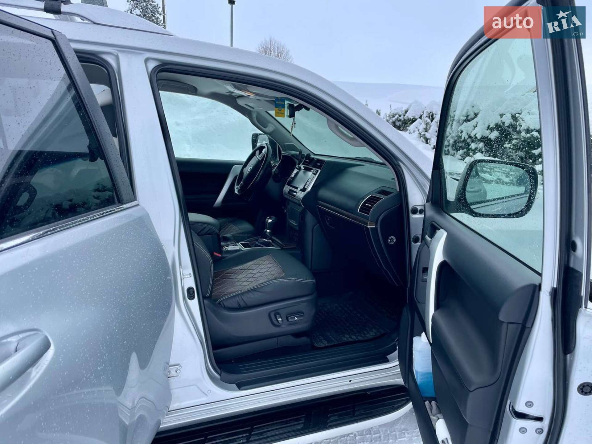 Toyota Land Cruiser Prado 2019 VIN JTEBU3FJ60K177067 фото оголошення 5 з 15