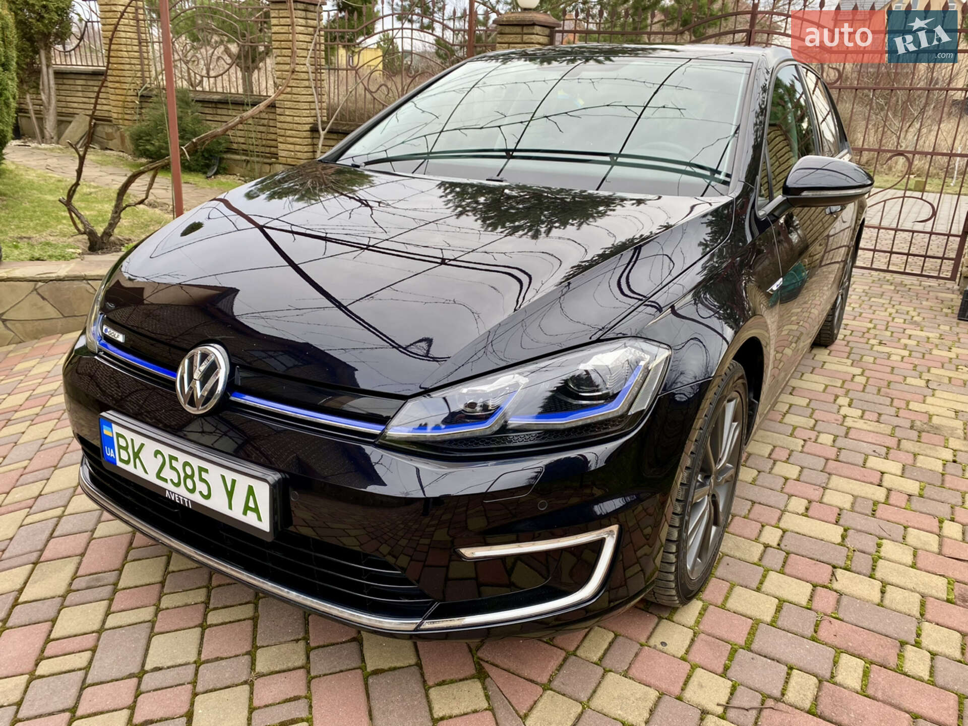 Volkswagen E Golf 2018 VIN WVWZZZAUZJ8910380 фото оголошення 2 з 23