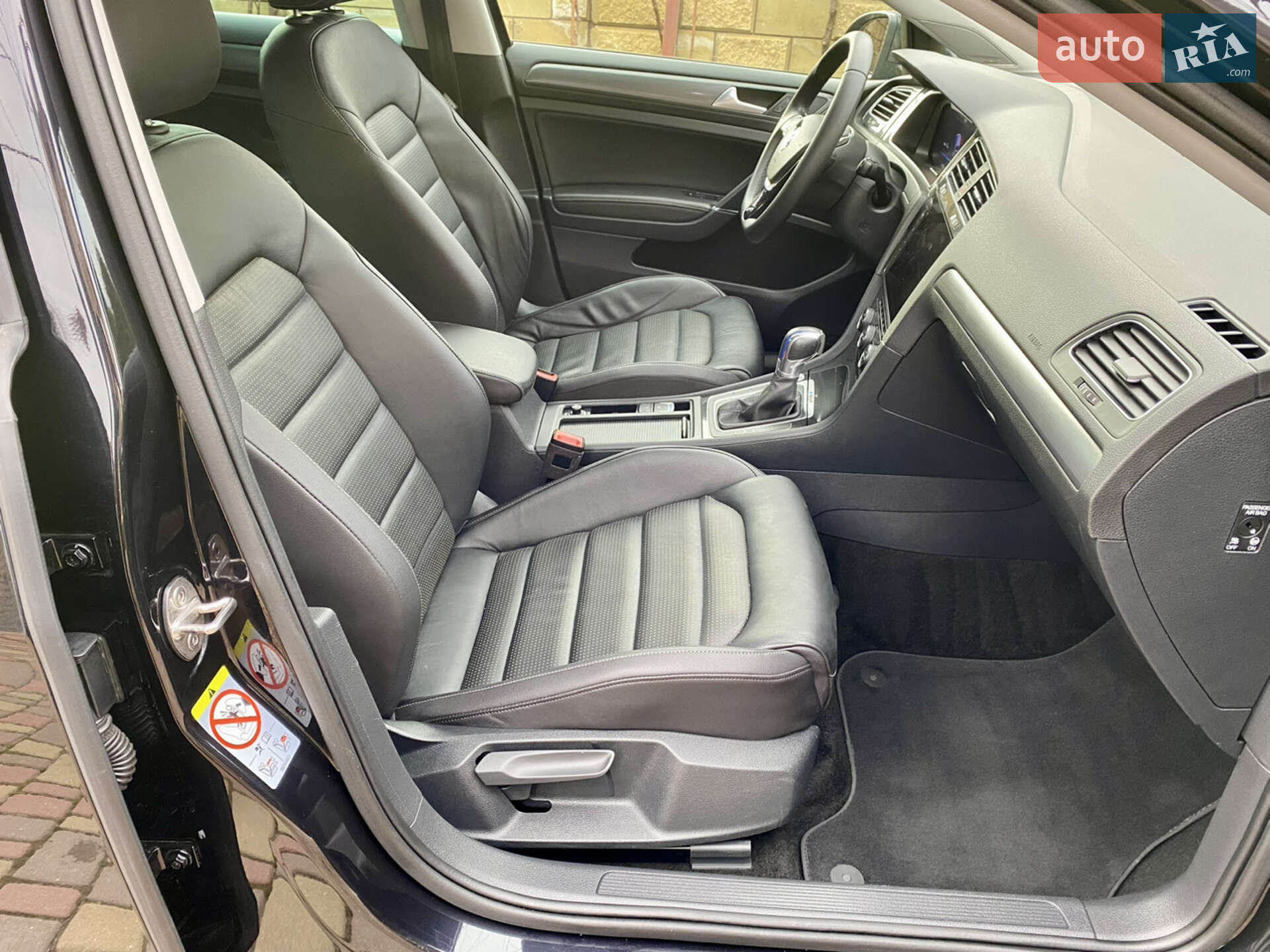 Volkswagen E Golf 2018 VIN WVWZZZAUZJ8910380 фото оголошення 15 з 23