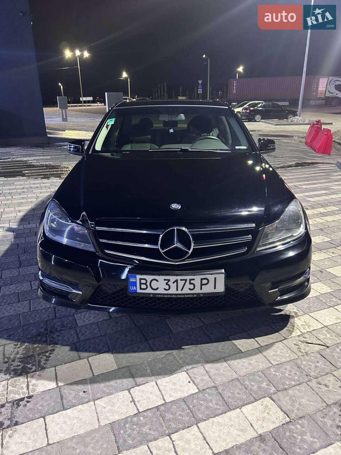 Mercedes-Benz C-Class 2013 VIN WDDGF4HB8ER306169 фото оголошення 2 з 13