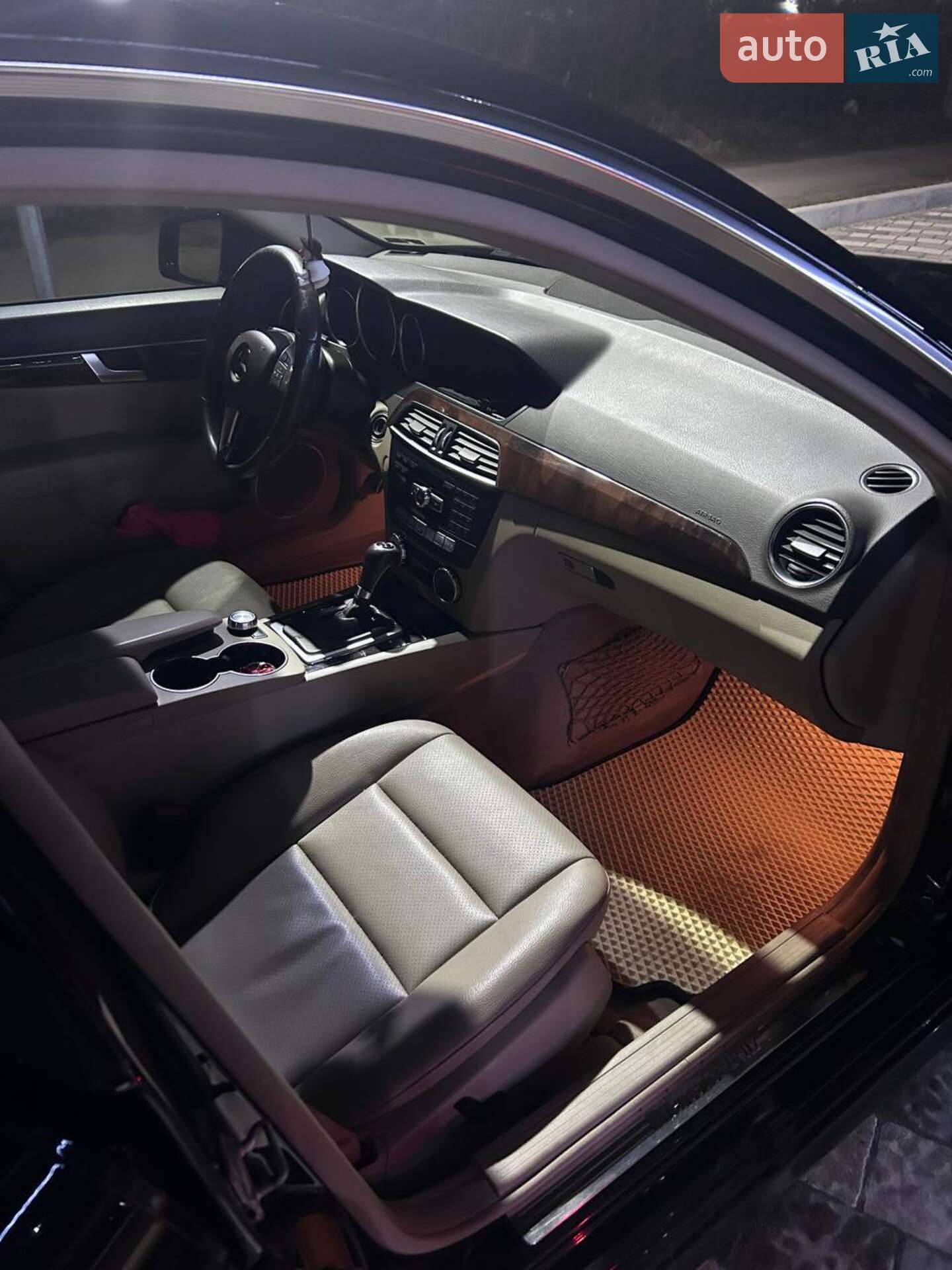 Mercedes-Benz C-Class 2013 VIN WDDGF4HB8ER306169 фото оголошення 10 з 13