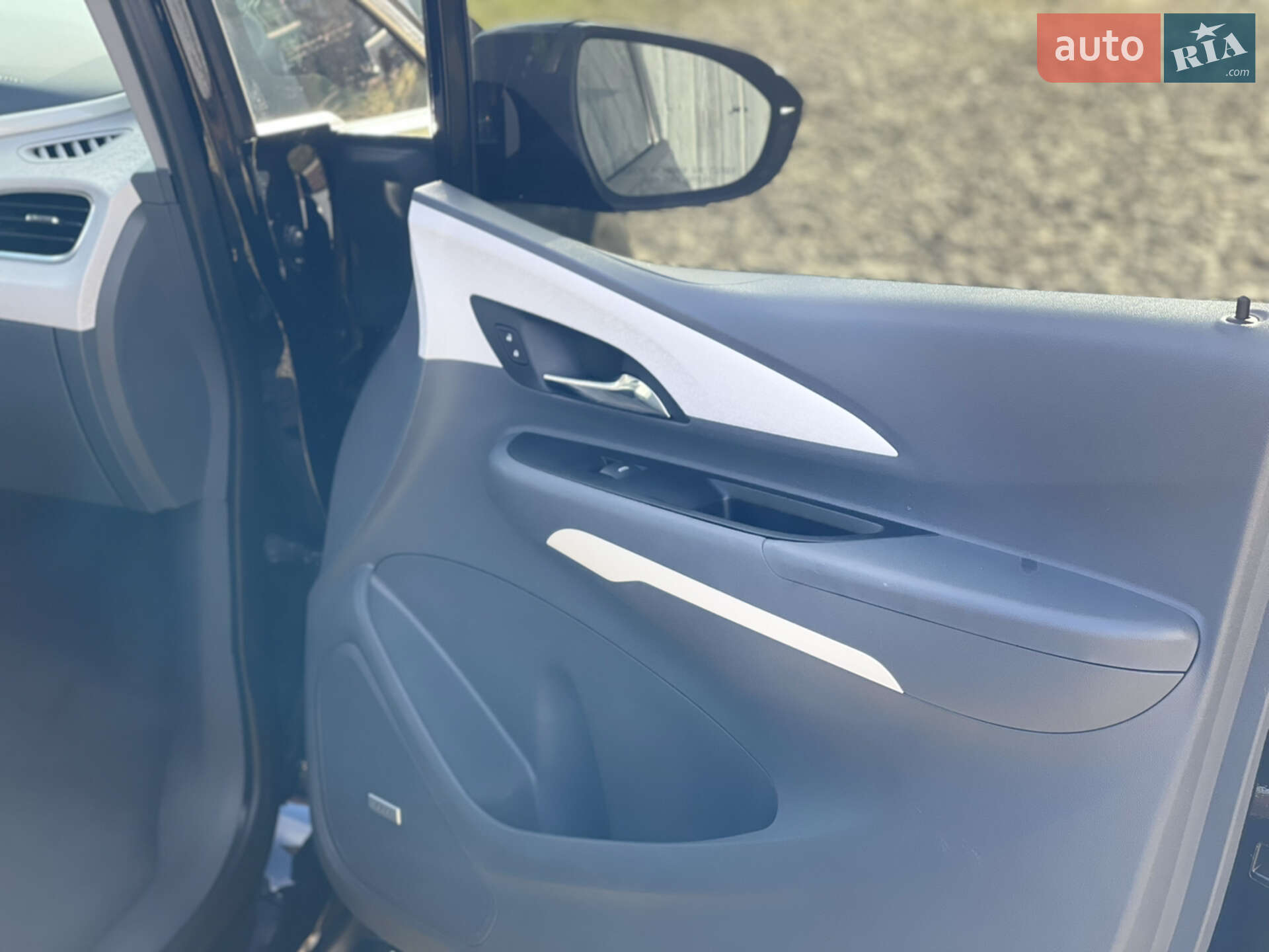 Chevrolet Bolt EV 2017 VIN 1G1FX6S04H4182952 фото оголошення 30 з 46