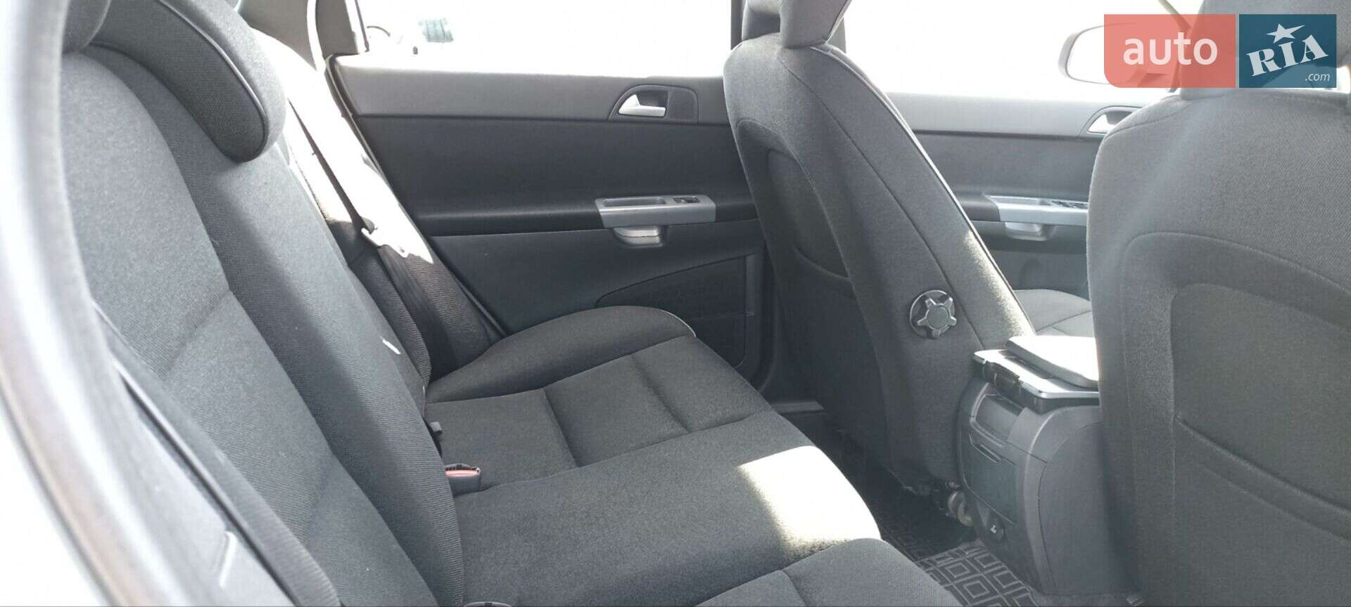 Volvo V50 2010 VIN YV1MW76F2A2567381 фото оголошення 2 з 17