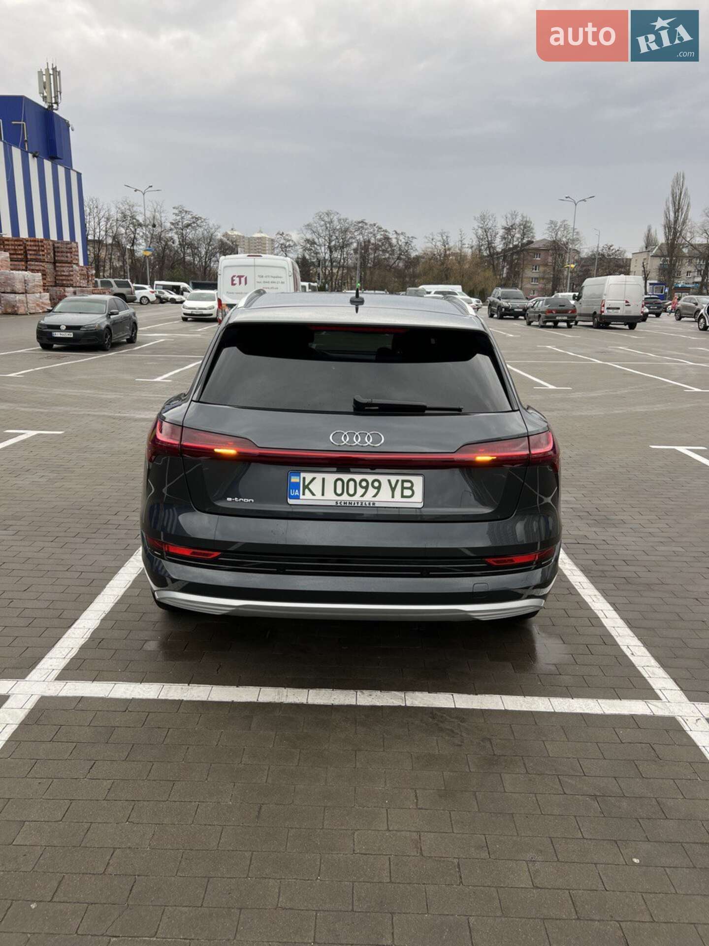 Audi e-tron 2019 VIN WAUZZZGE1LB013588 фото оголошення 3 з 21