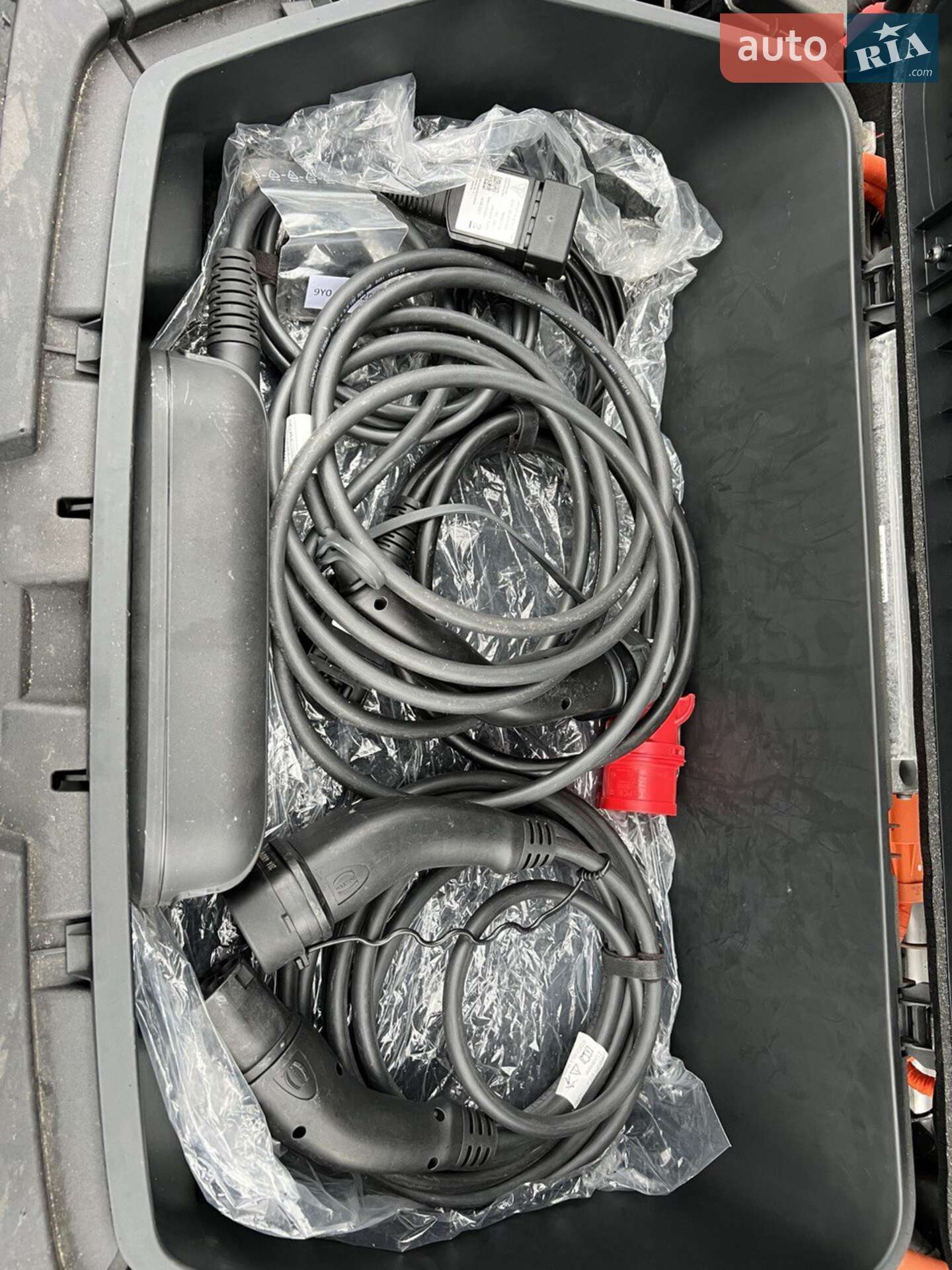 Audi e-tron 2019 VIN WAUZZZGE1LB013588 фото оголошення 8 з 21