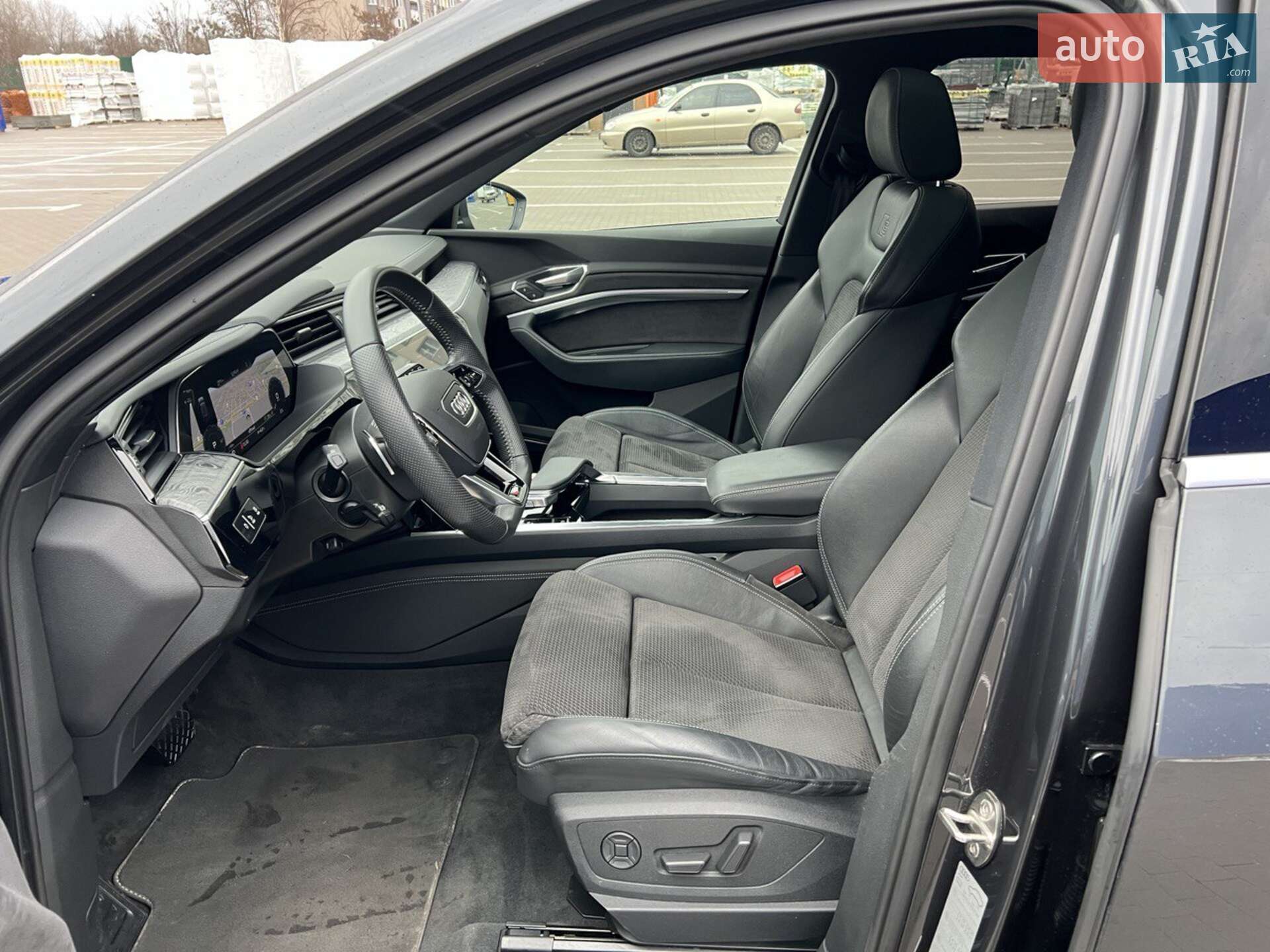 Audi e-tron 2019 VIN WAUZZZGE1LB013588 фото оголошення 7 з 21
