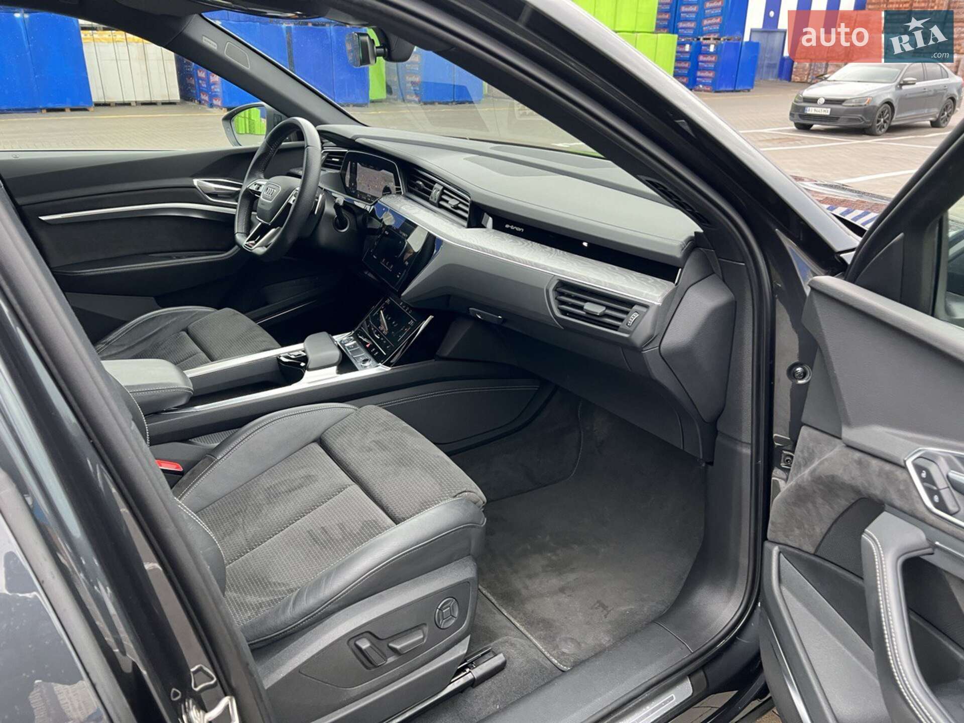 Audi e-tron 2019 VIN WAUZZZGE1LB013588 фото оголошення 13 з 21