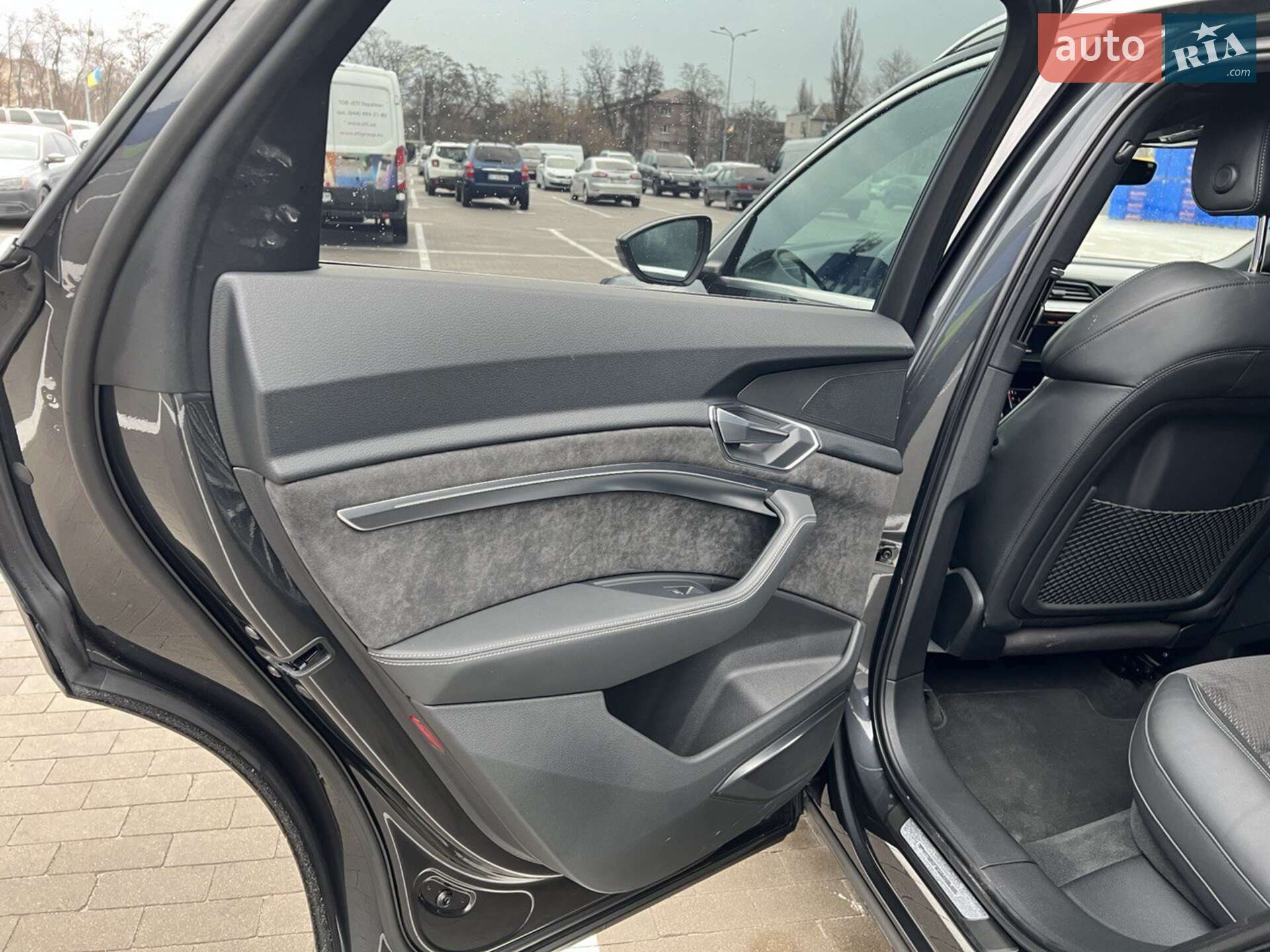 Audi e-tron 2019 VIN WAUZZZGE1LB013588 фото оголошення 15 з 21
