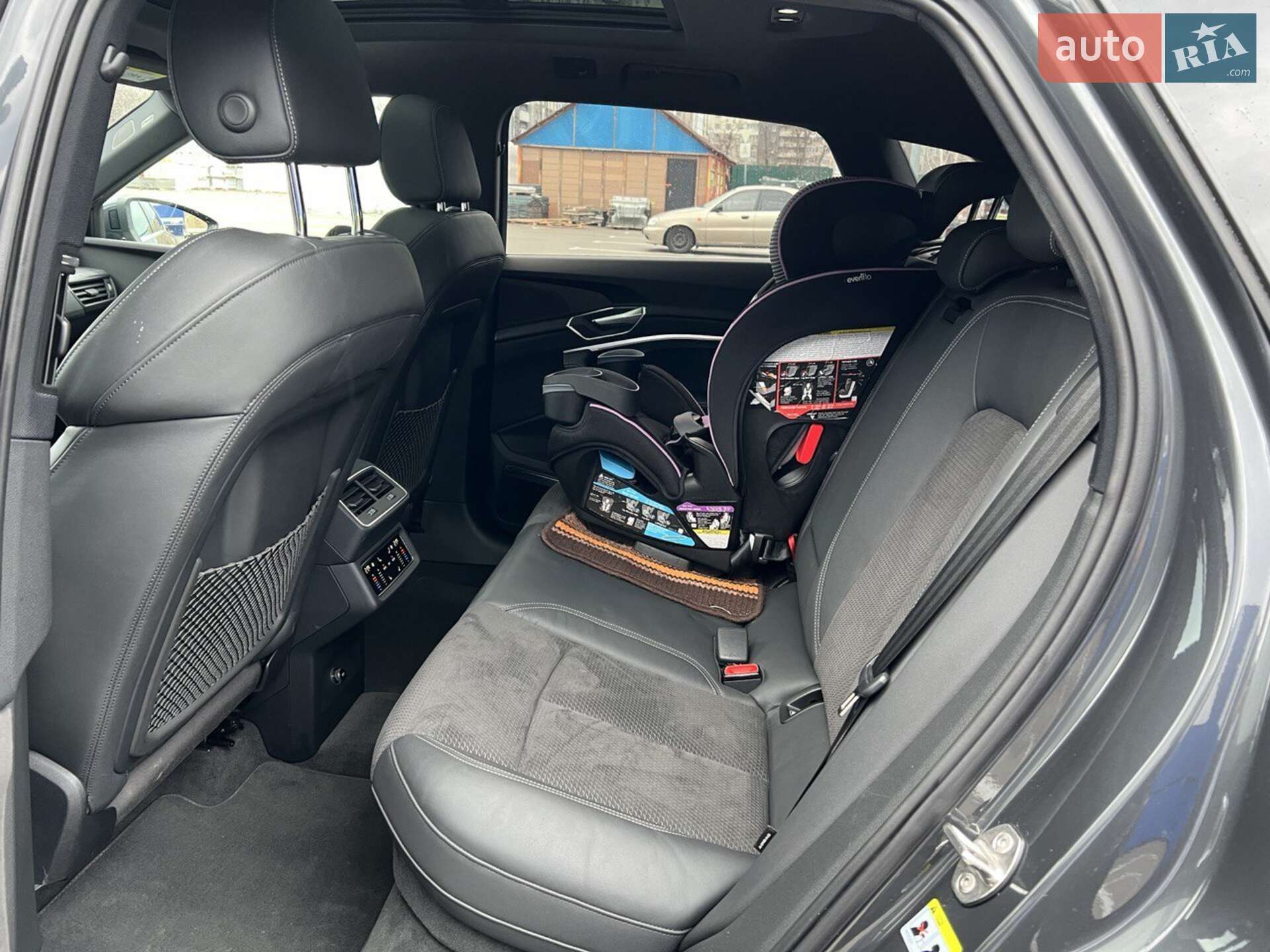 Audi e-tron 2019 VIN WAUZZZGE1LB013588 фото оголошення 19 з 21