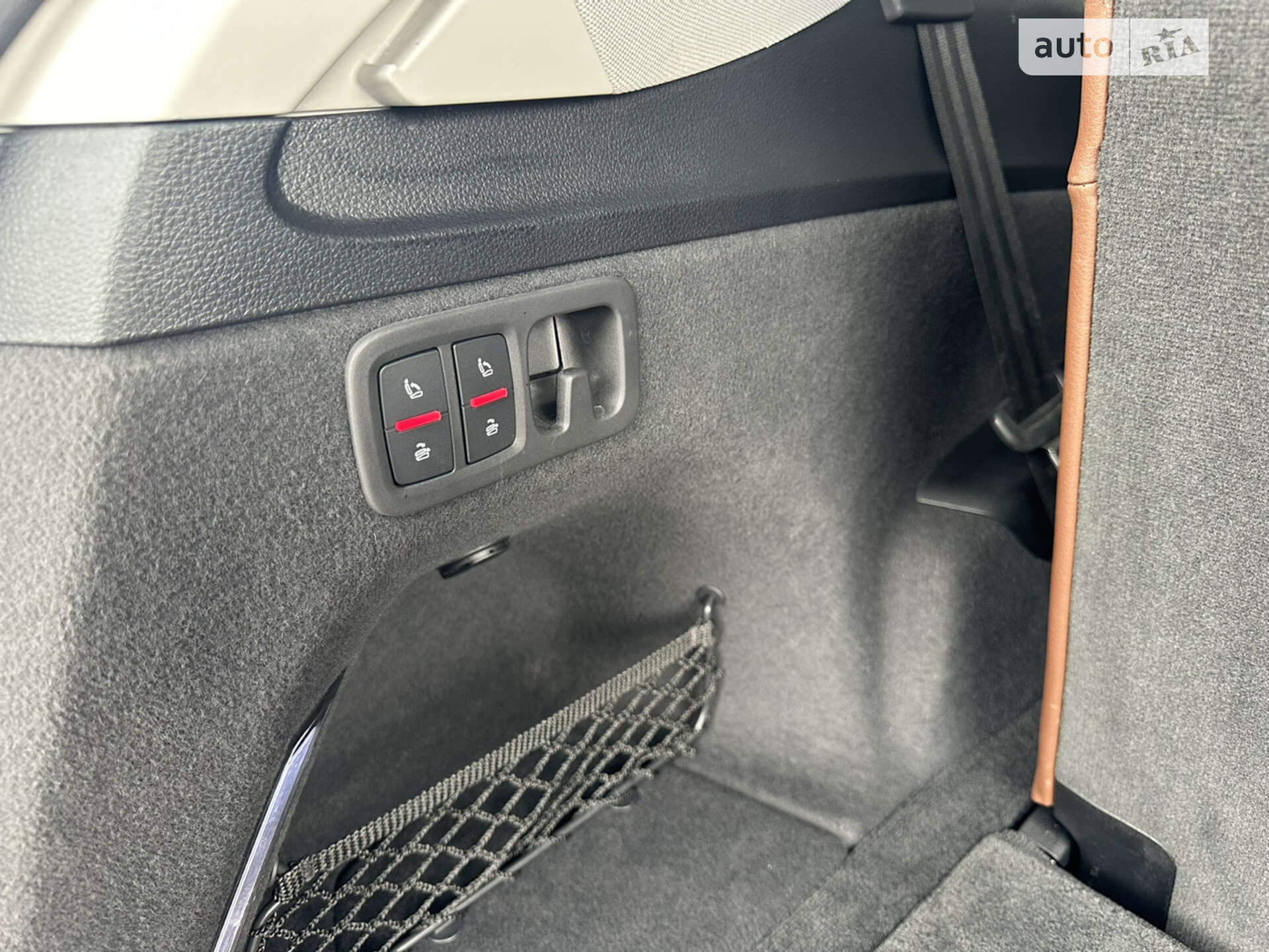 Audi Q7 2017 VIN WA1VAAF70JD021920 фото оголошення 18 з 31