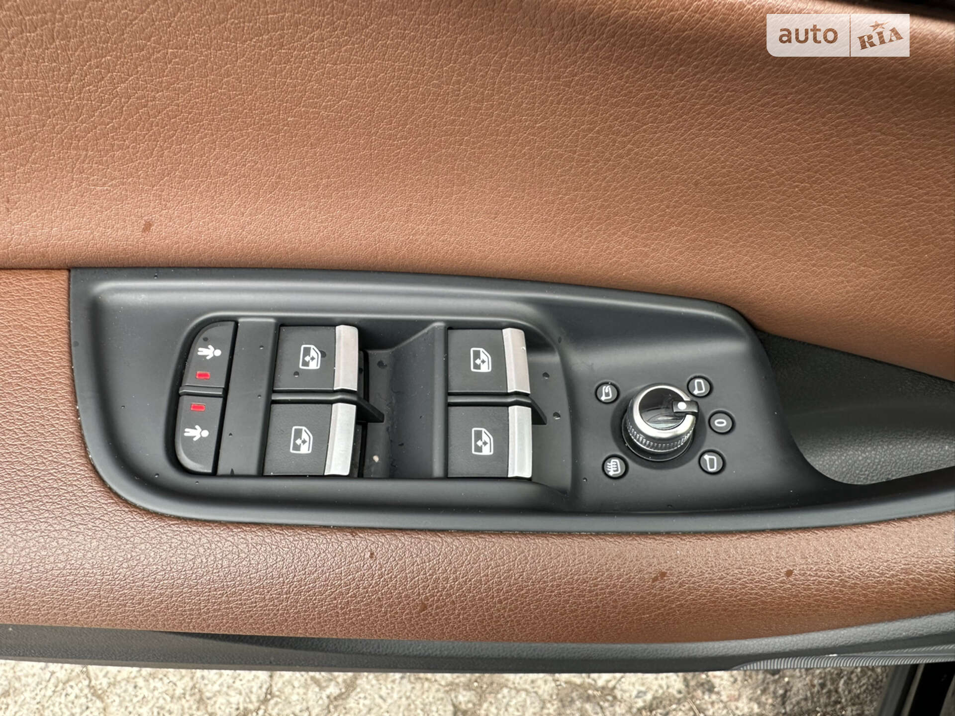 Audi Q7 2017 VIN WA1VAAF70JD021920 фото оголошення 24 з 31