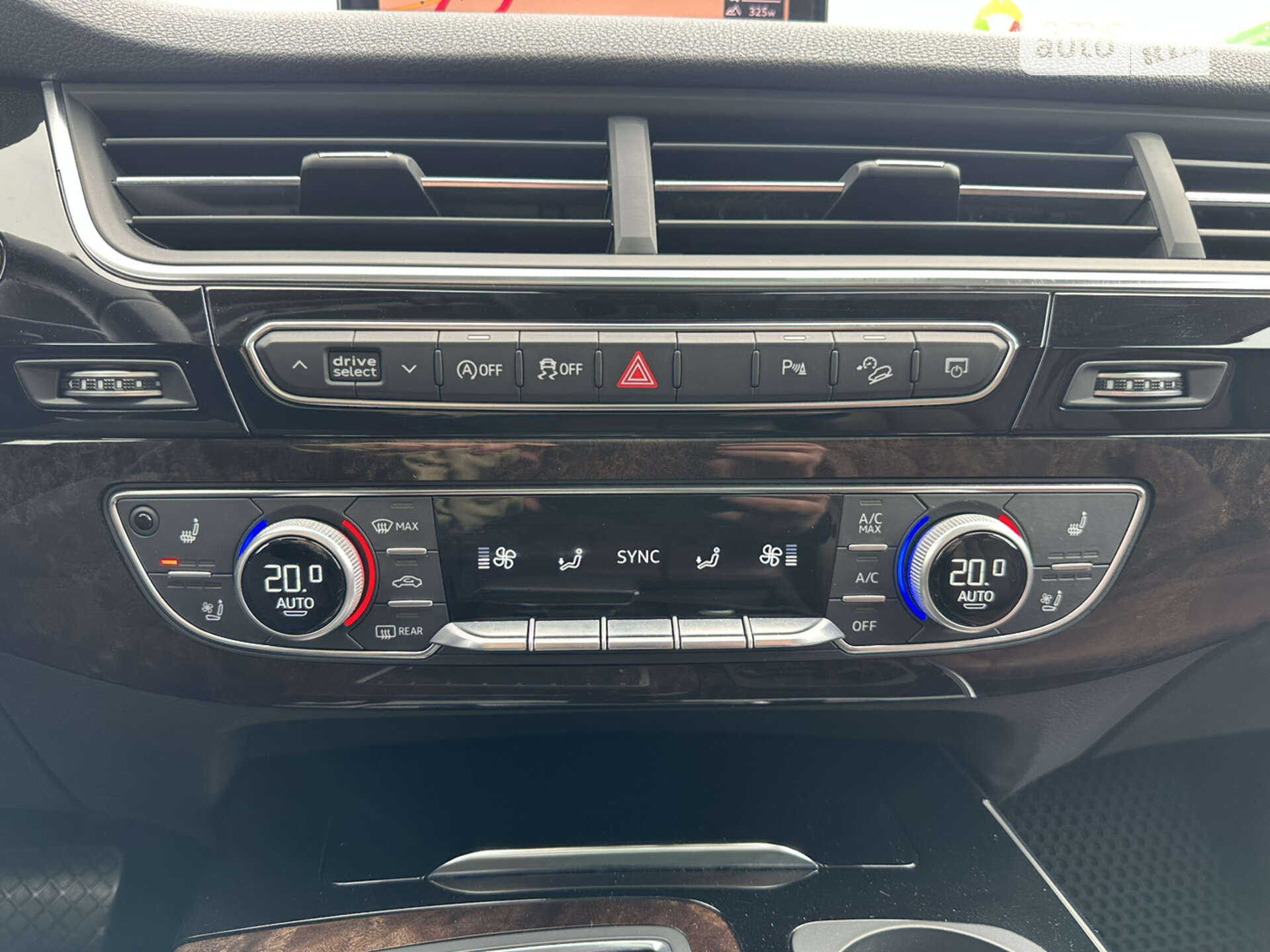 Audi Q7 2017 VIN WA1VAAF70JD021920 фото оголошення 30 з 31