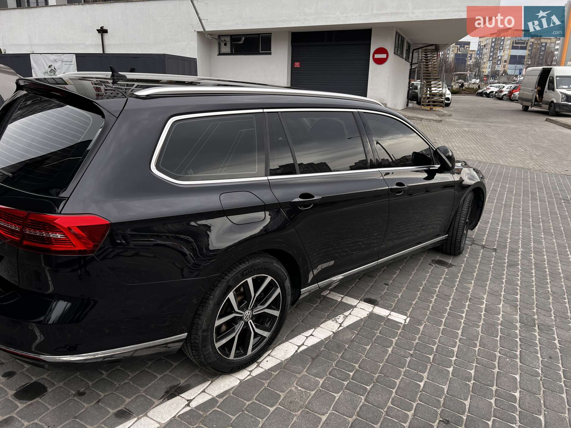 Volkswagen Passat 2018 VIN WVWZZZ3CZKE001505 фото оголошення 2 з 10
