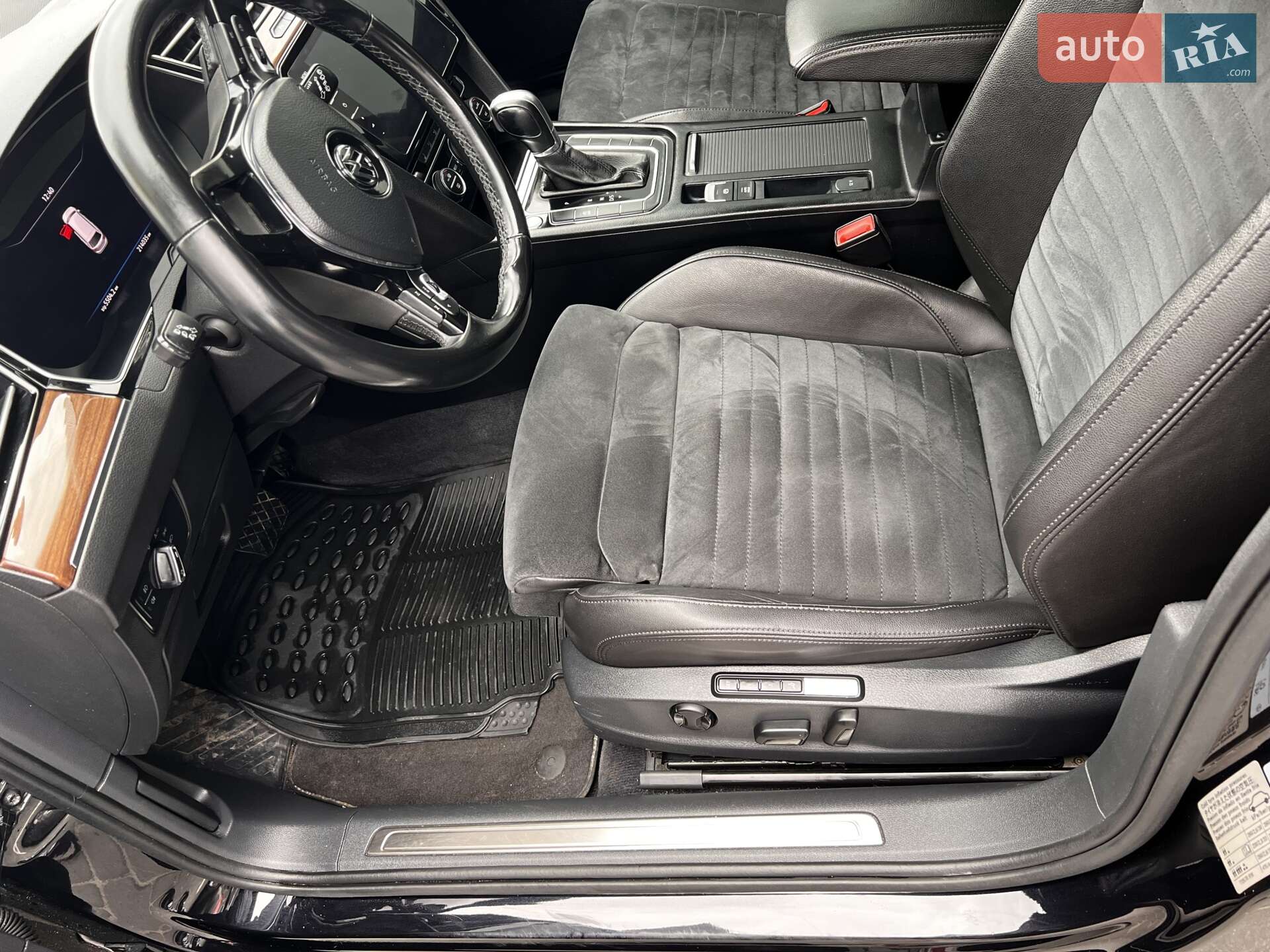 Volkswagen Passat 2018 VIN WVWZZZ3CZKE001505 фото оголошення 3 з 10