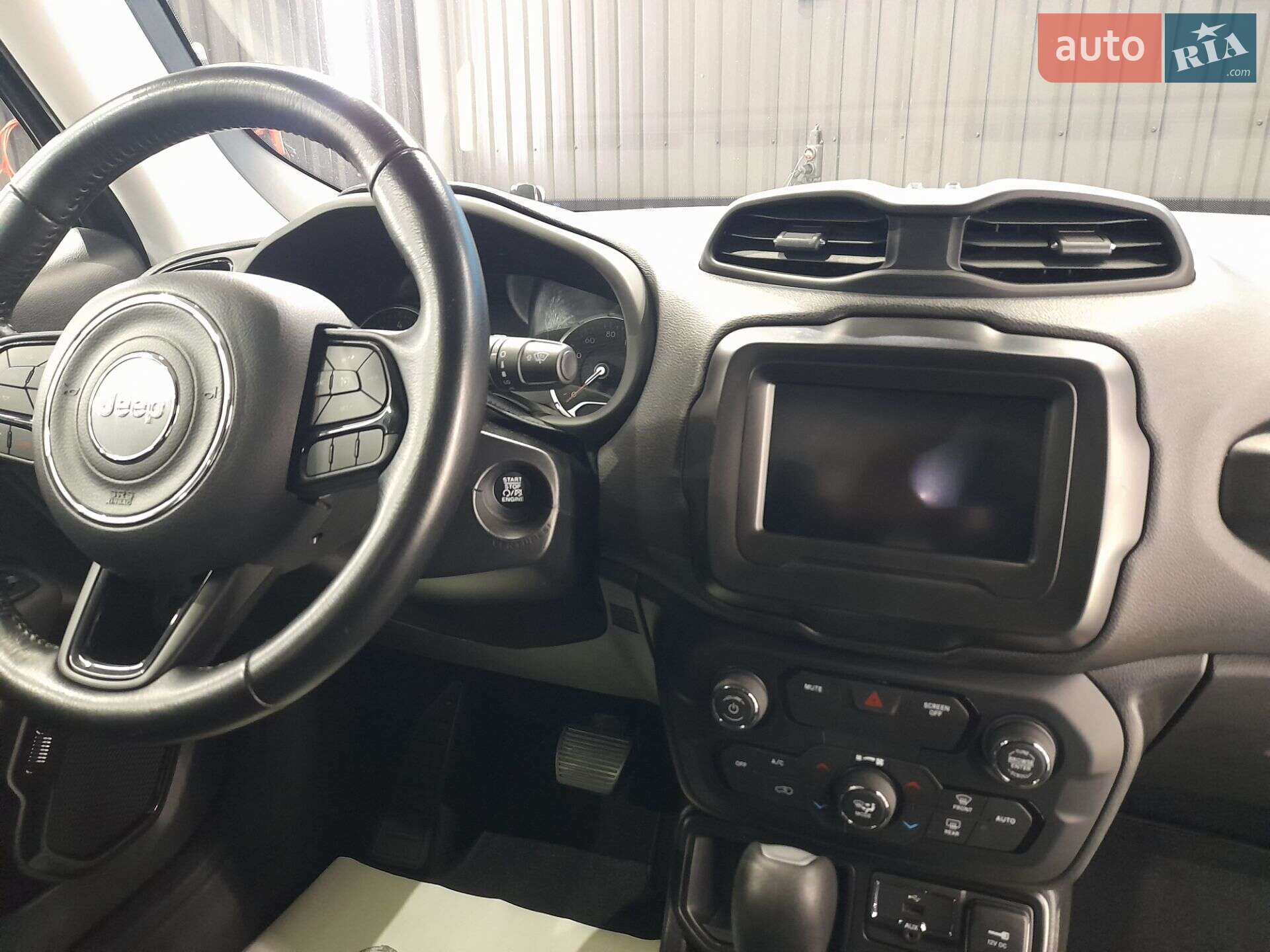 Jeep Renegade 2018 VIN ZACCJABB0JPH75571 фото оголошення 15 з 30