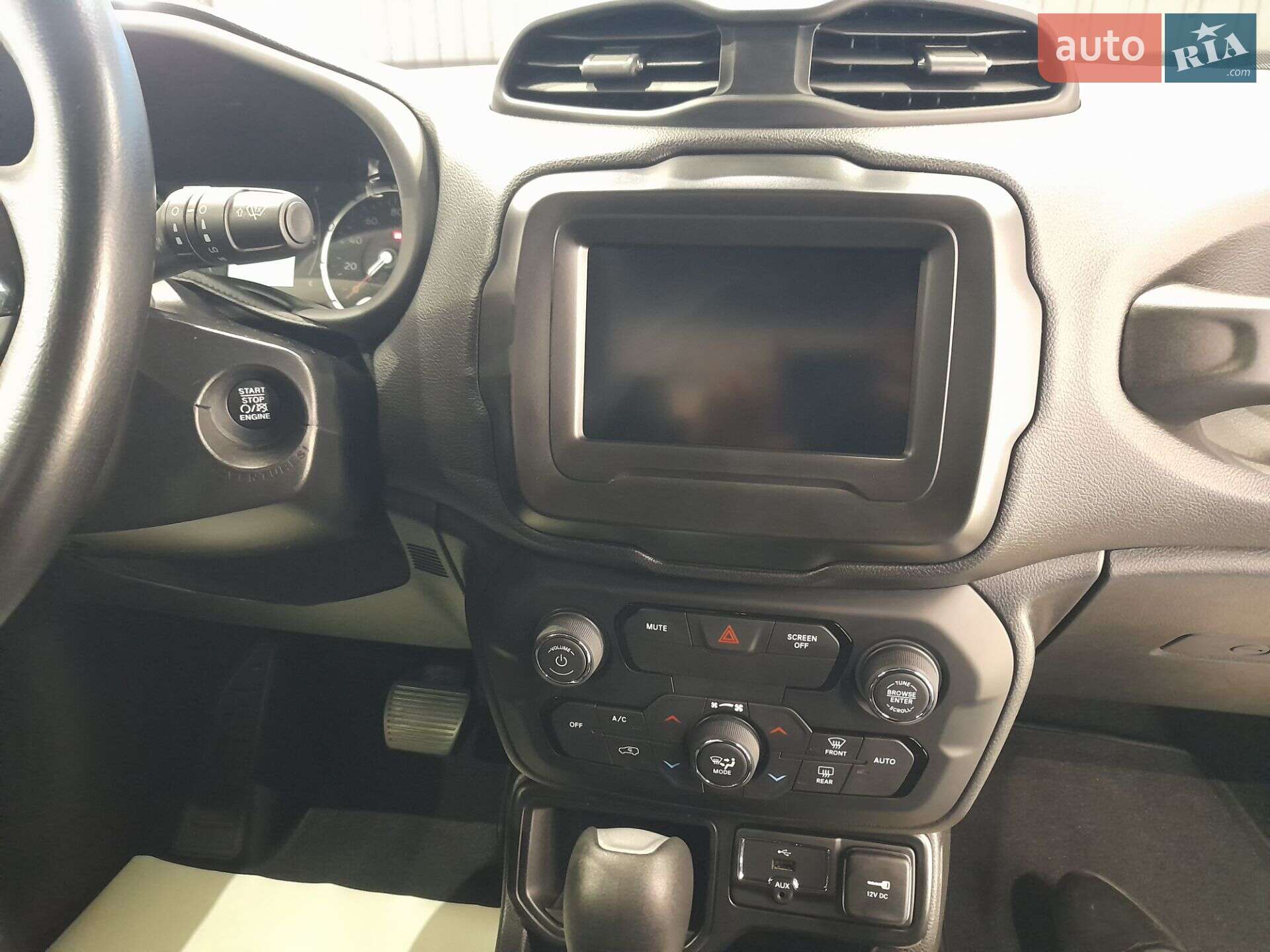 Jeep Renegade 2018 VIN ZACCJABB0JPH75571 фото оголошення 16 з 30