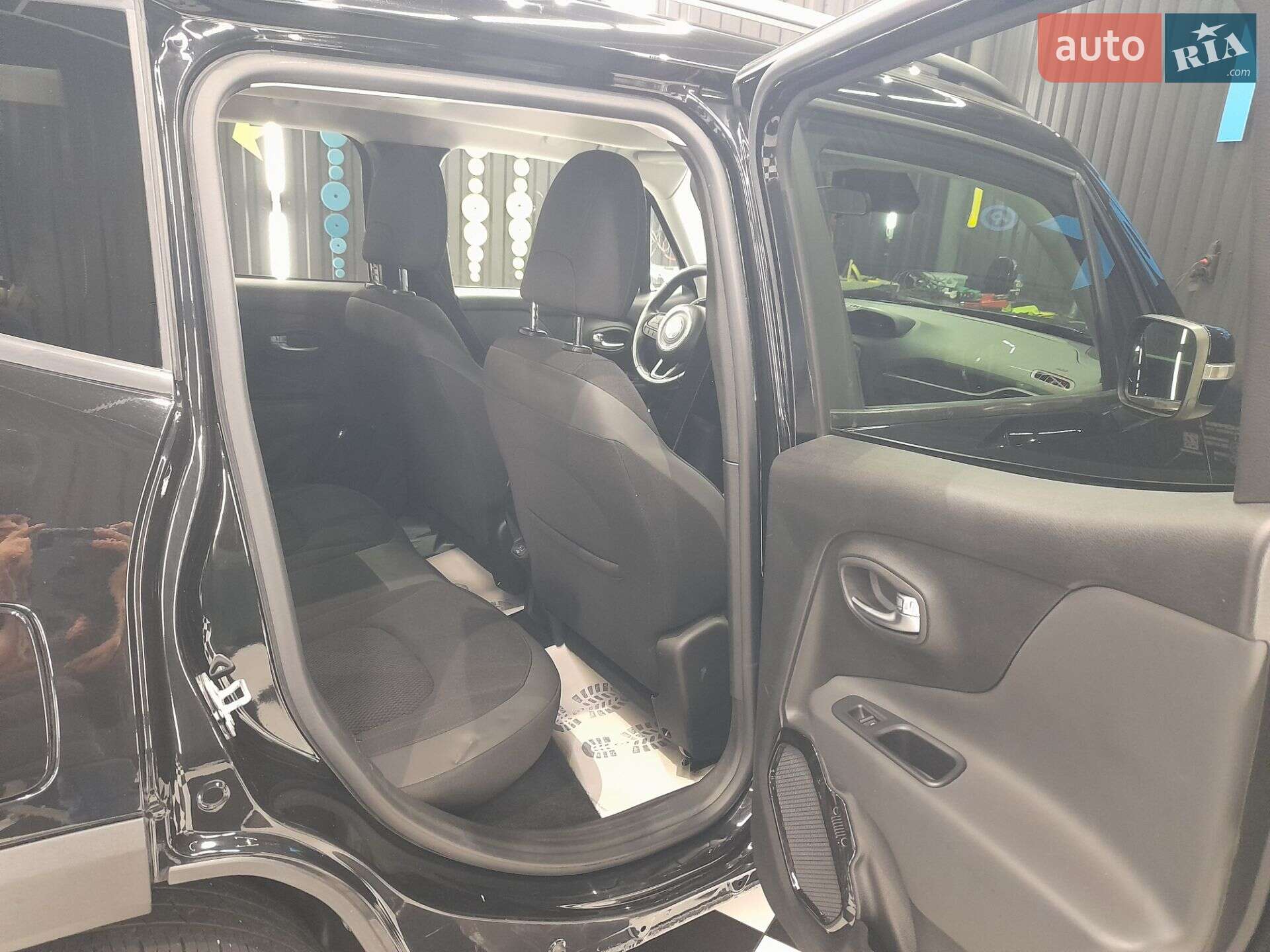 Jeep Renegade 2018 VIN ZACCJABB0JPH75571 фото оголошення 18 з 30