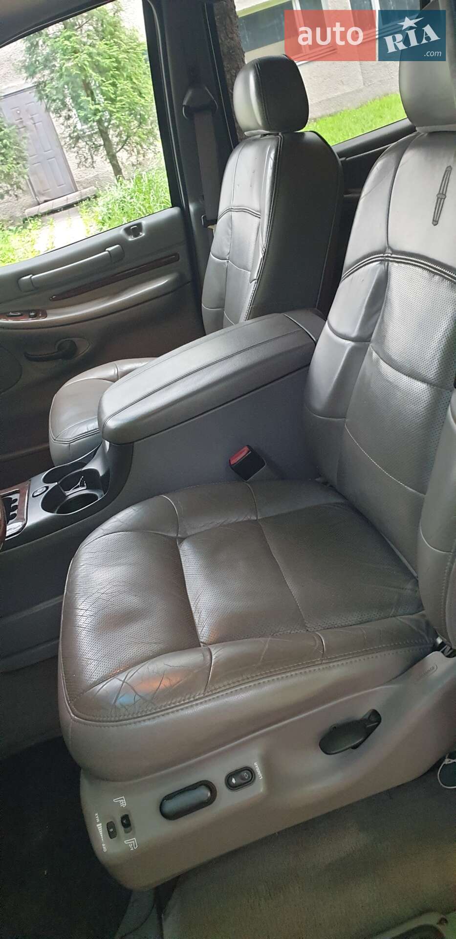 Lincoln Navigator 2001 VIN 5LMFU28A21LJ03856 фото оголошення 19 з 31