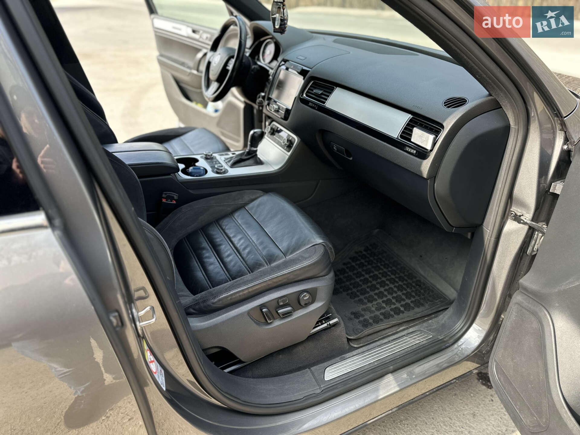 Volkswagen Touareg 2011 VIN WVGZZZ7PZCD004105 фото оголошення 17 з 29