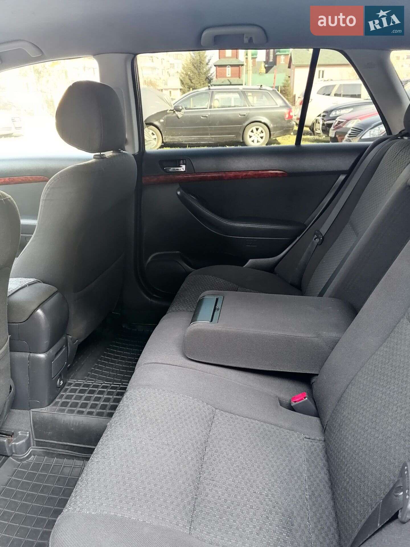 Toyota Avensis 2004 VIN SB1EJ56L10E034246 фото оголошення 2 з 4