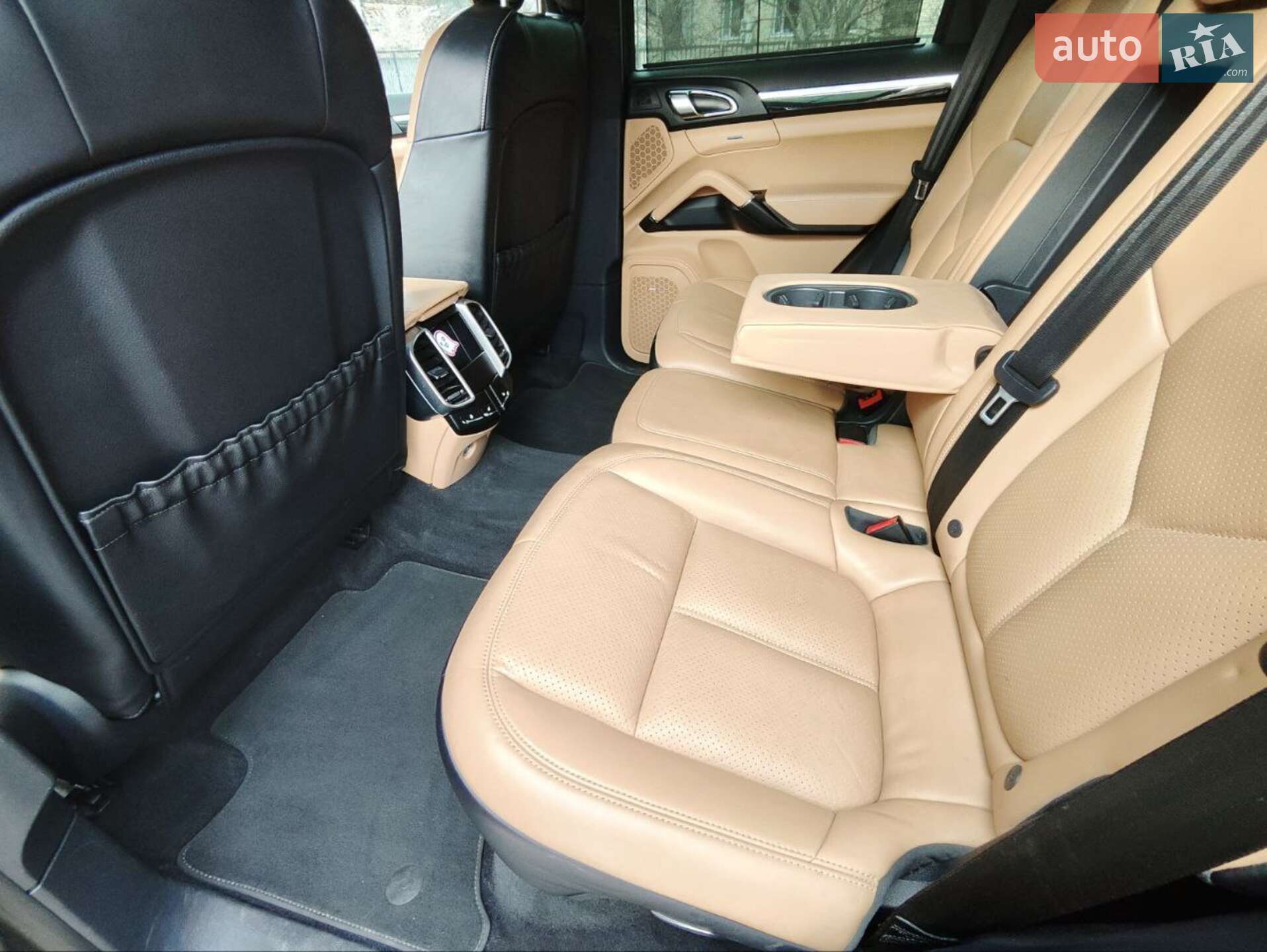 Porsche Cayenne 2016 VIN WP1AE2A23GLA64400 фото оголошення 17 з 19