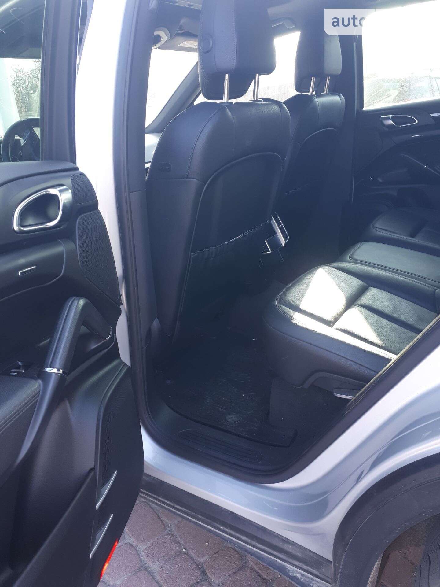 Porsche Cayenne 2012 VIN WP1AF2A27DLA26001 фото оголошення 3 з 40