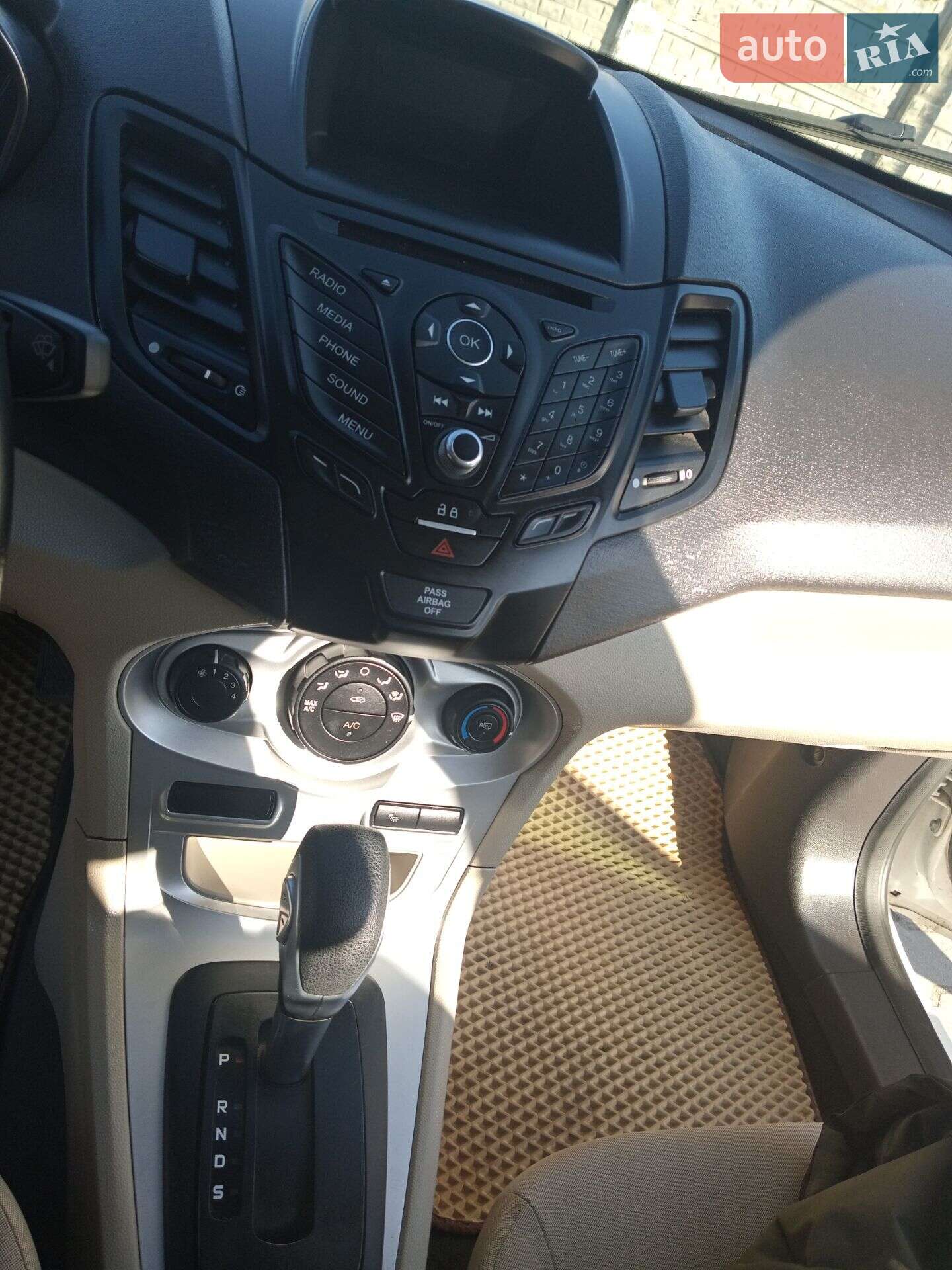 Ford Fiesta 2016 VIN 3FADP4BJXGM185049 фото оголошення 14 з 18