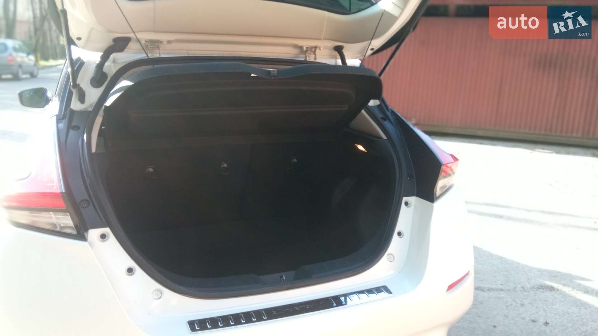 NISSAN LEAF 2019 VIN 1N4BZ1CP8KC319490 фото оголошення 13 з 32