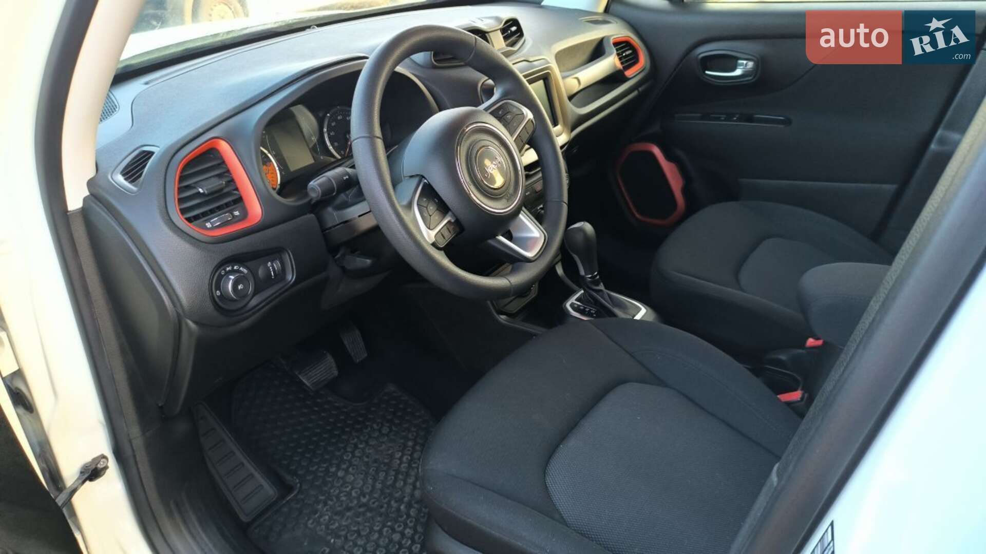 Jeep Renegade 2018 VIN ZACCJBAB6JPH52528 фото оголошення 34 з 49